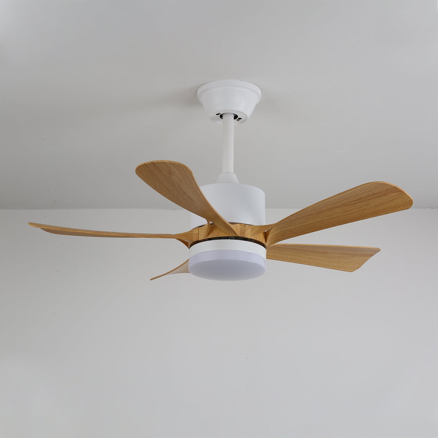 Ventilatore da soffitto moderno Sylven in legno con luce