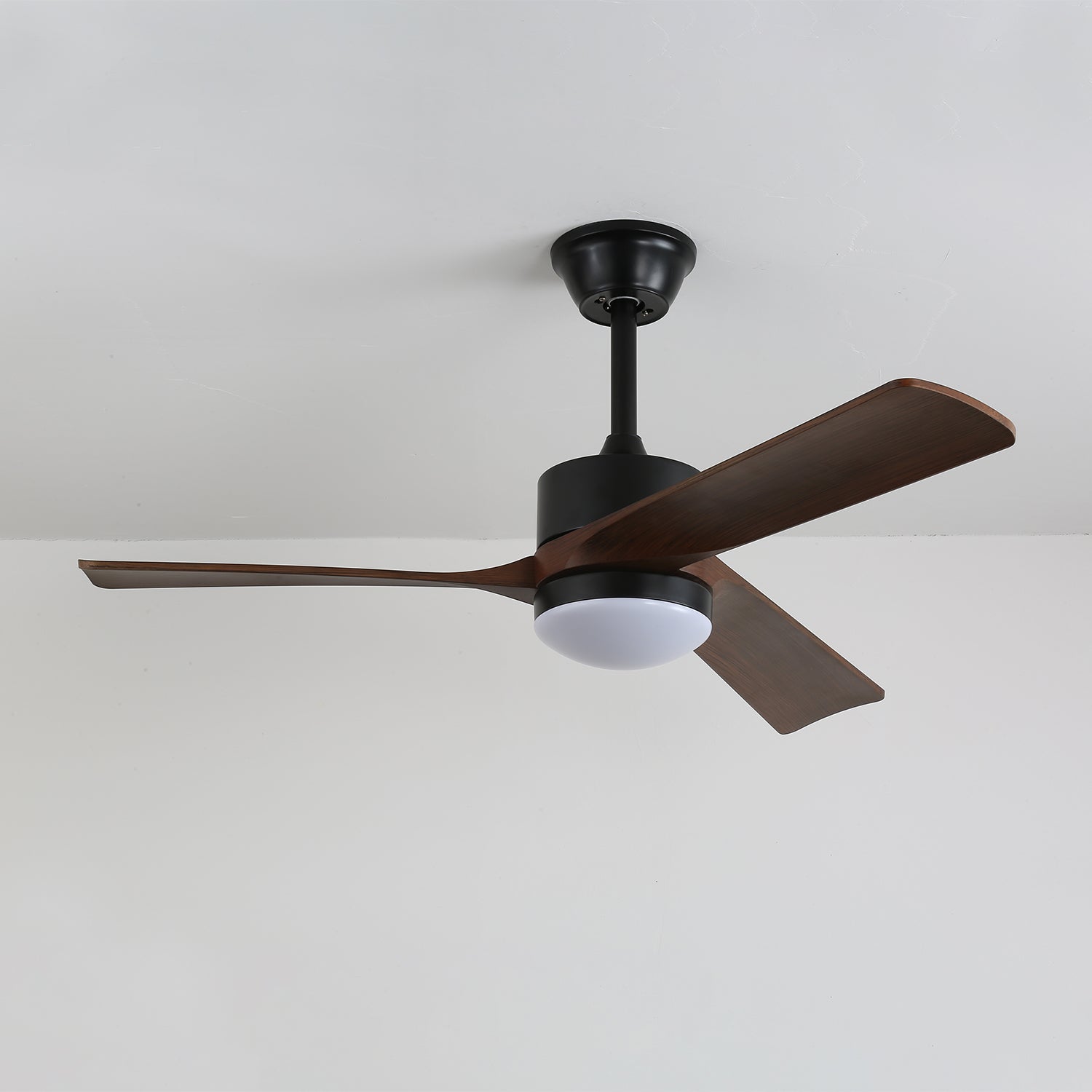 Illustrazione delle dimensioni del ventilatore: Diametro 132cm x Altezza 30cm.