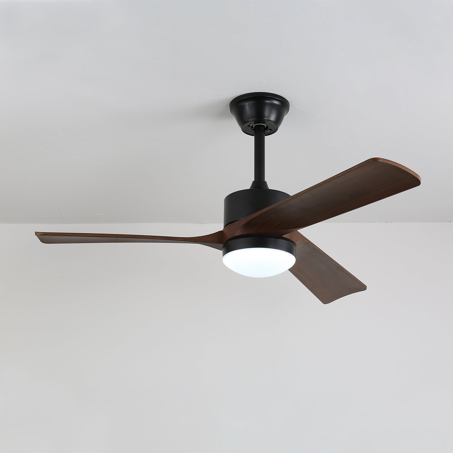 Ventilatore Evraeis che evidenzia il suo motore in rame puro per un funzionamento silenzioso.