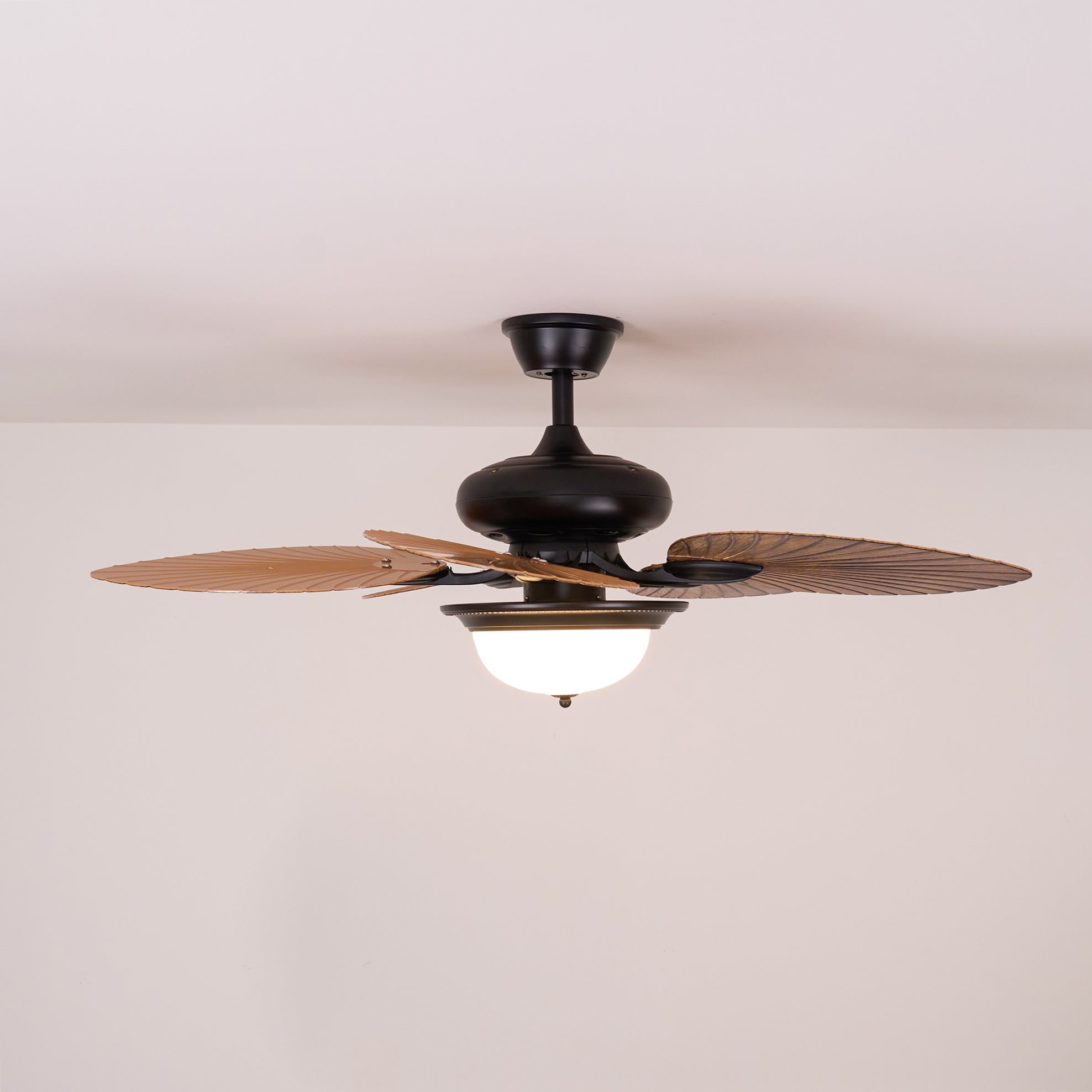 Ventilatore da soffitto Virel Tropicale in legno con luce, ventola in movimento