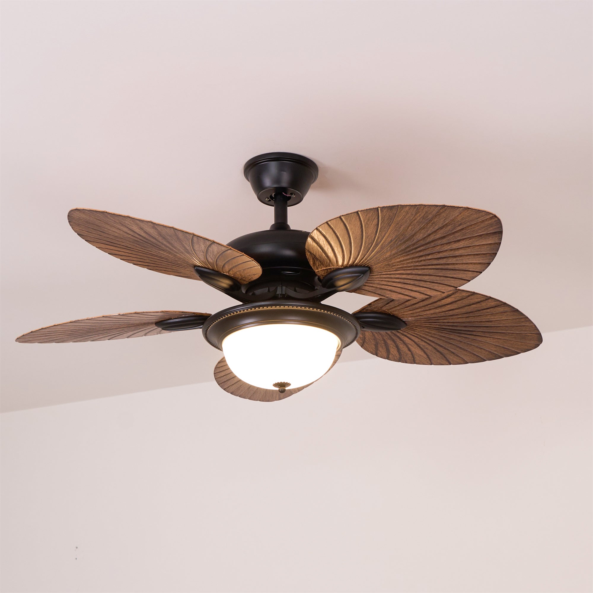Ventilatore da soffitto Virel Tropicale in legno con luce, vista dell'installazione