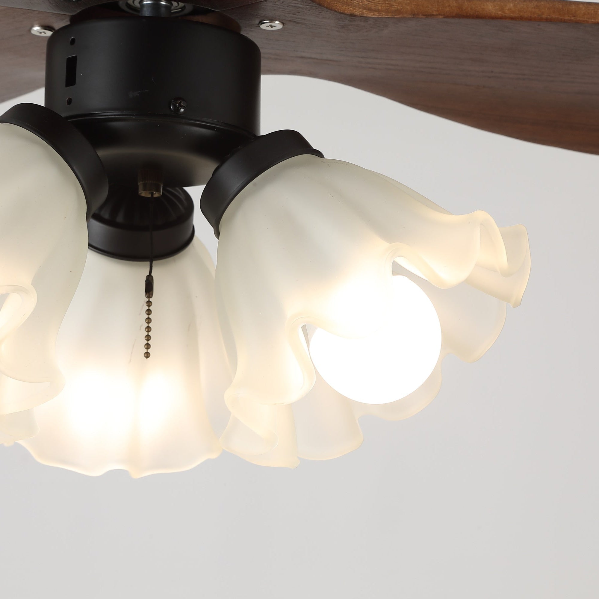 Diagramma che mostra le dimensioni del Ventilatore da Soffitto con Luce Novrik Air da 106 cm.