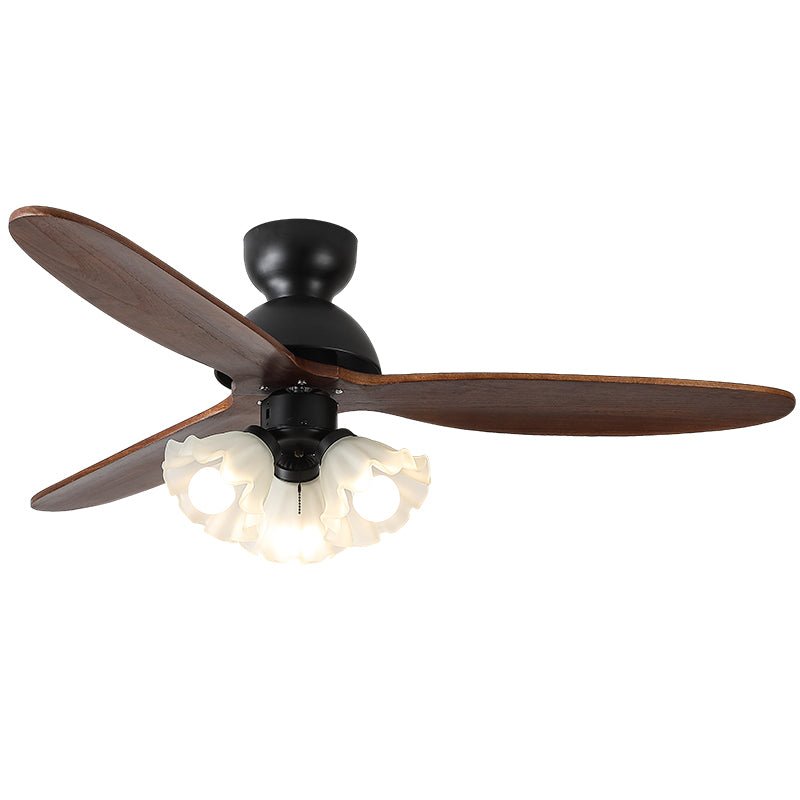 Immagine lifestyle del ventilatore con luce in una zona pranzo contemporanea.