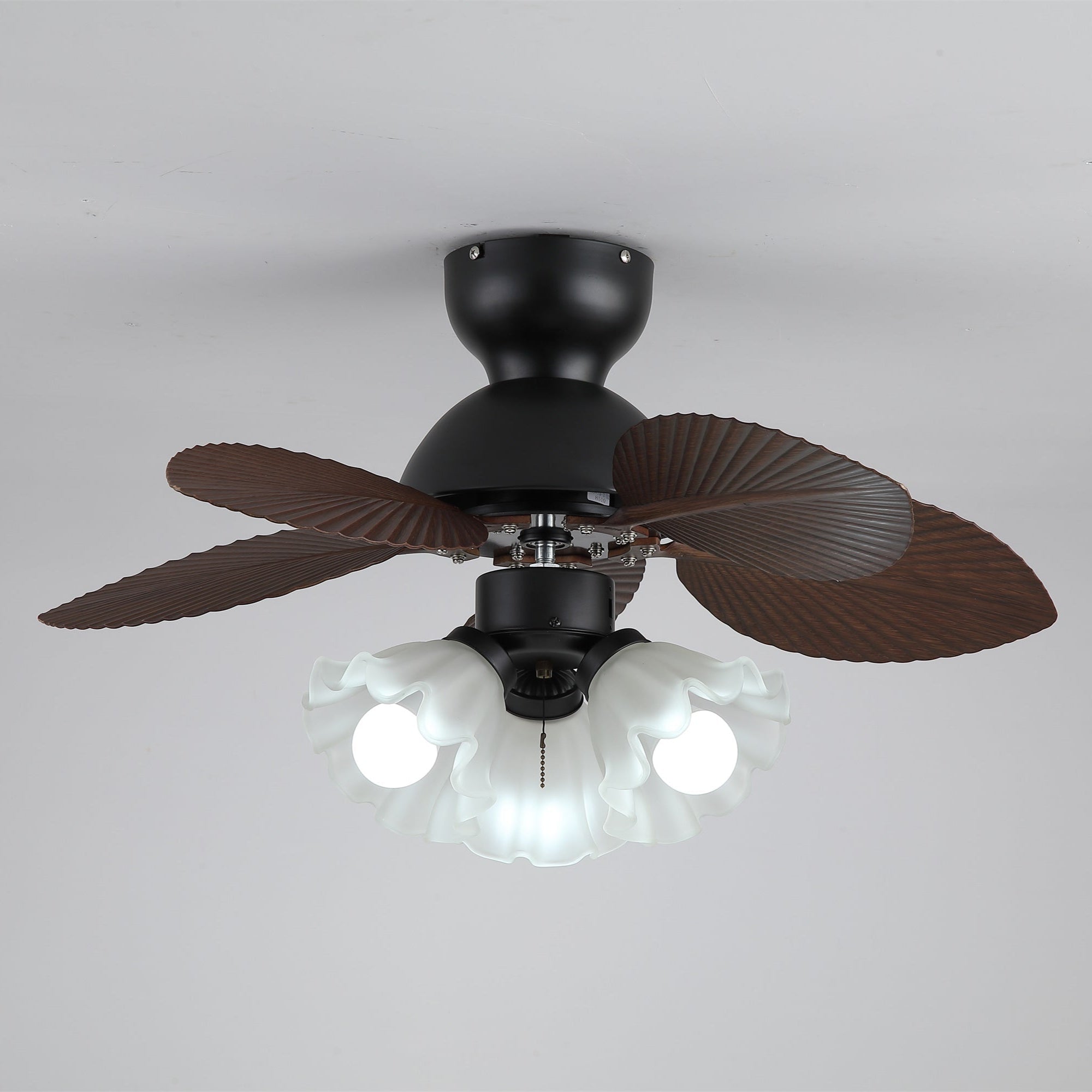 Ventilatore da soffitto con luce Qers da un'angolazione diversa