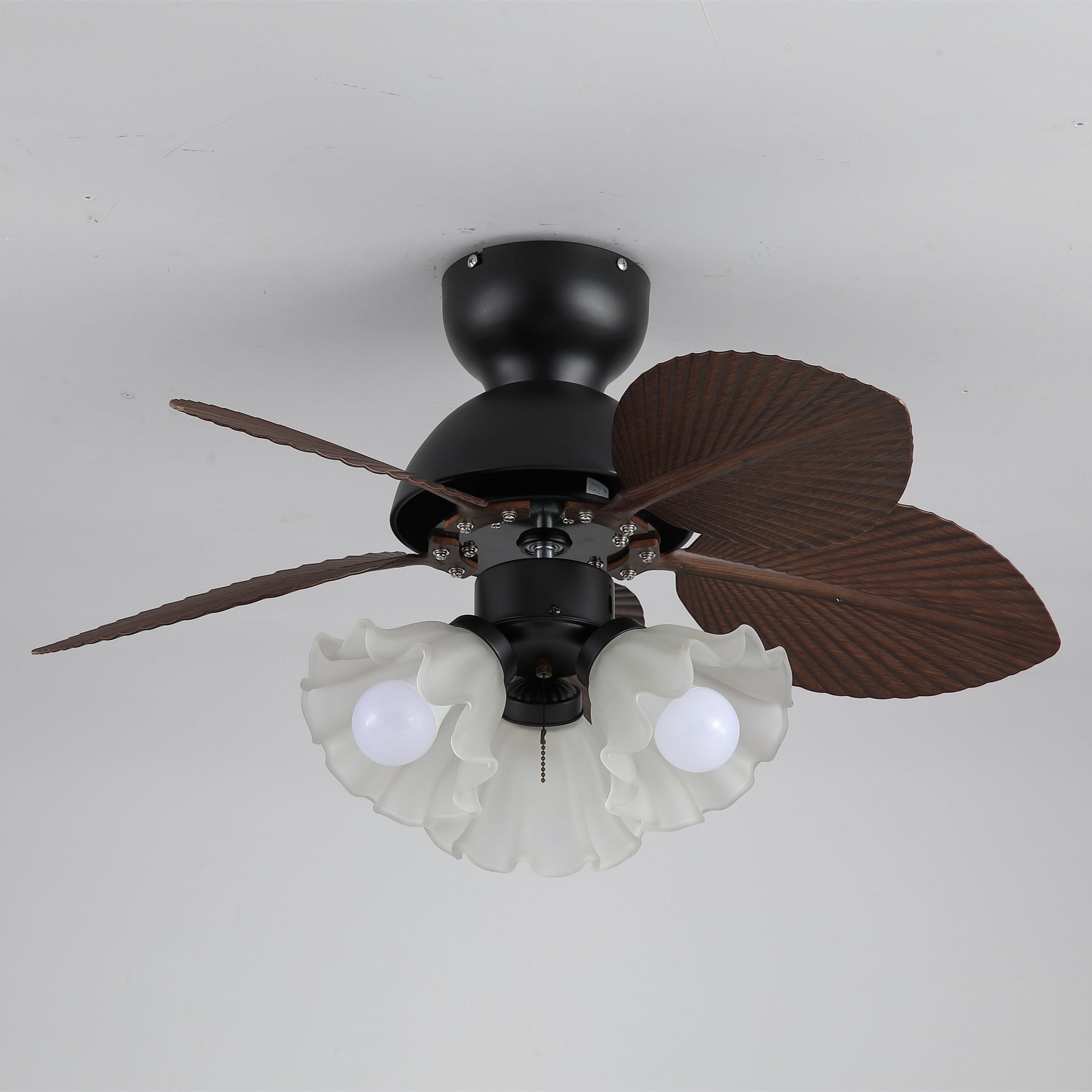 Imballaggio o componenti di installazione del ventilatore da soffitto con luce Qers