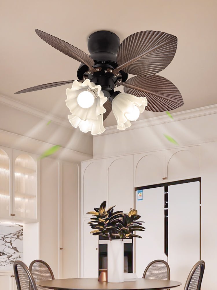 Ventilatore da soffitto con luce Qers installato su un soffitto