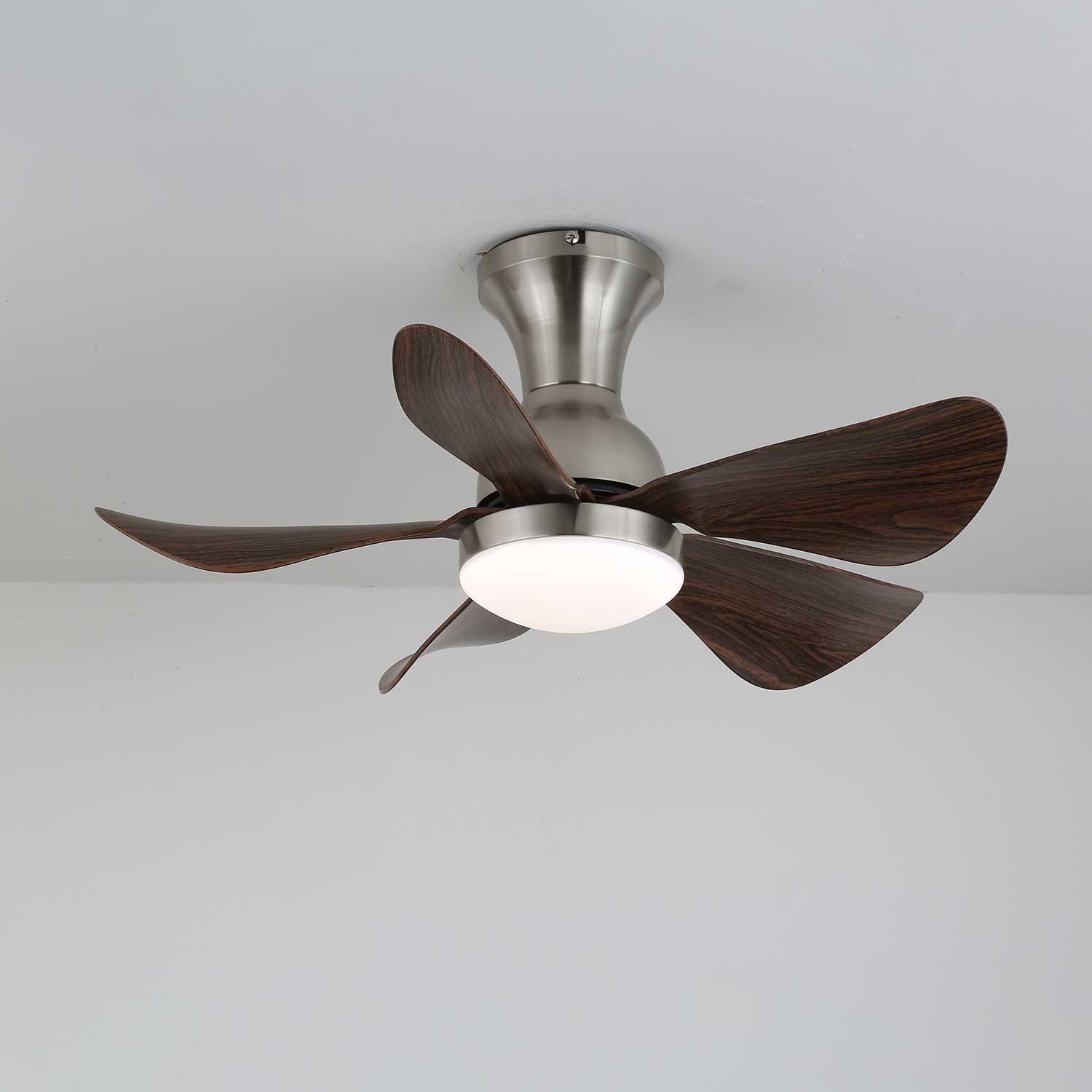 Ventilatore da soffitto Novaro con dimensioni: Diametro 70cm x H 30cm.