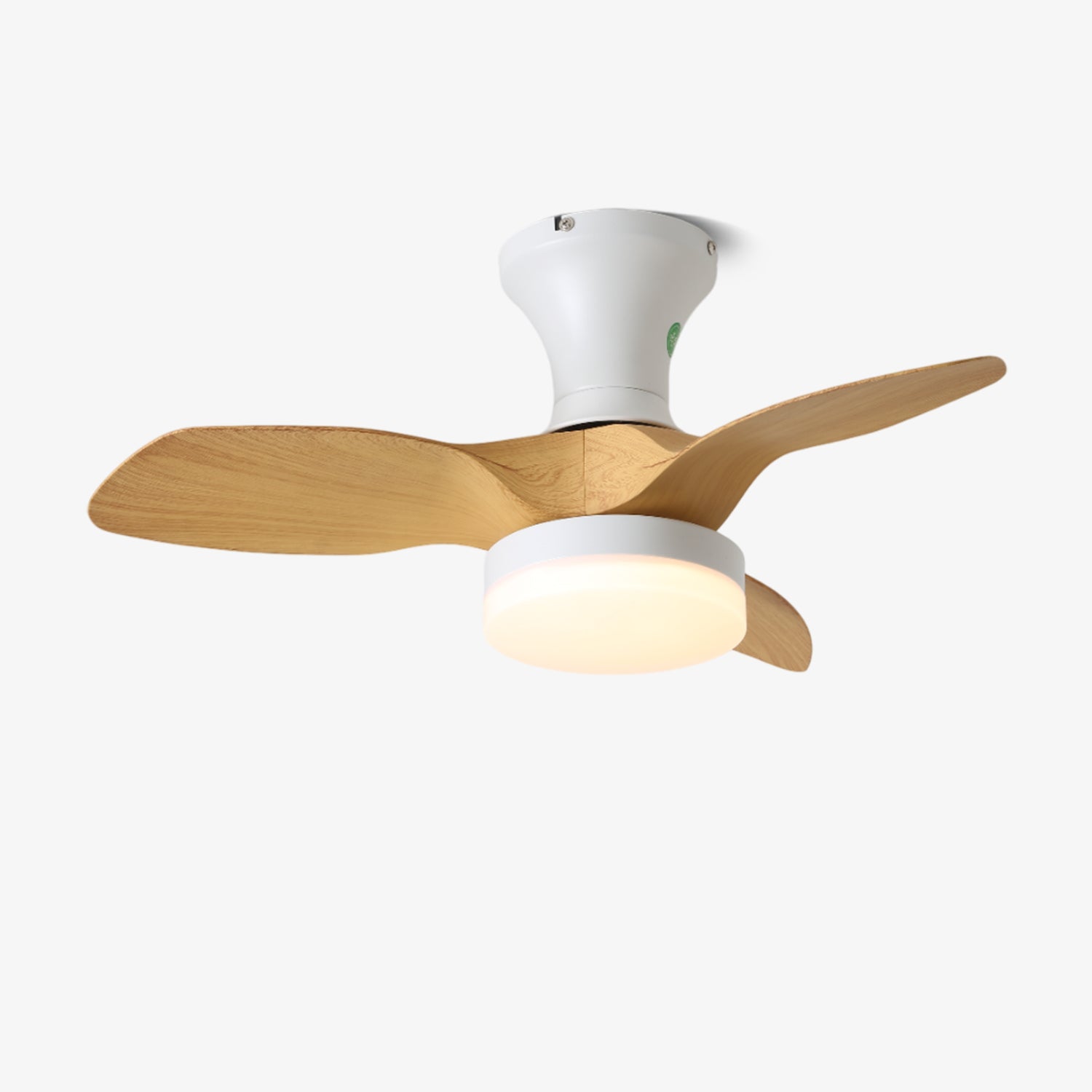 Ventilatore da soffitto Nora con luce e telecomando, che ne dimostra la funzionalità.