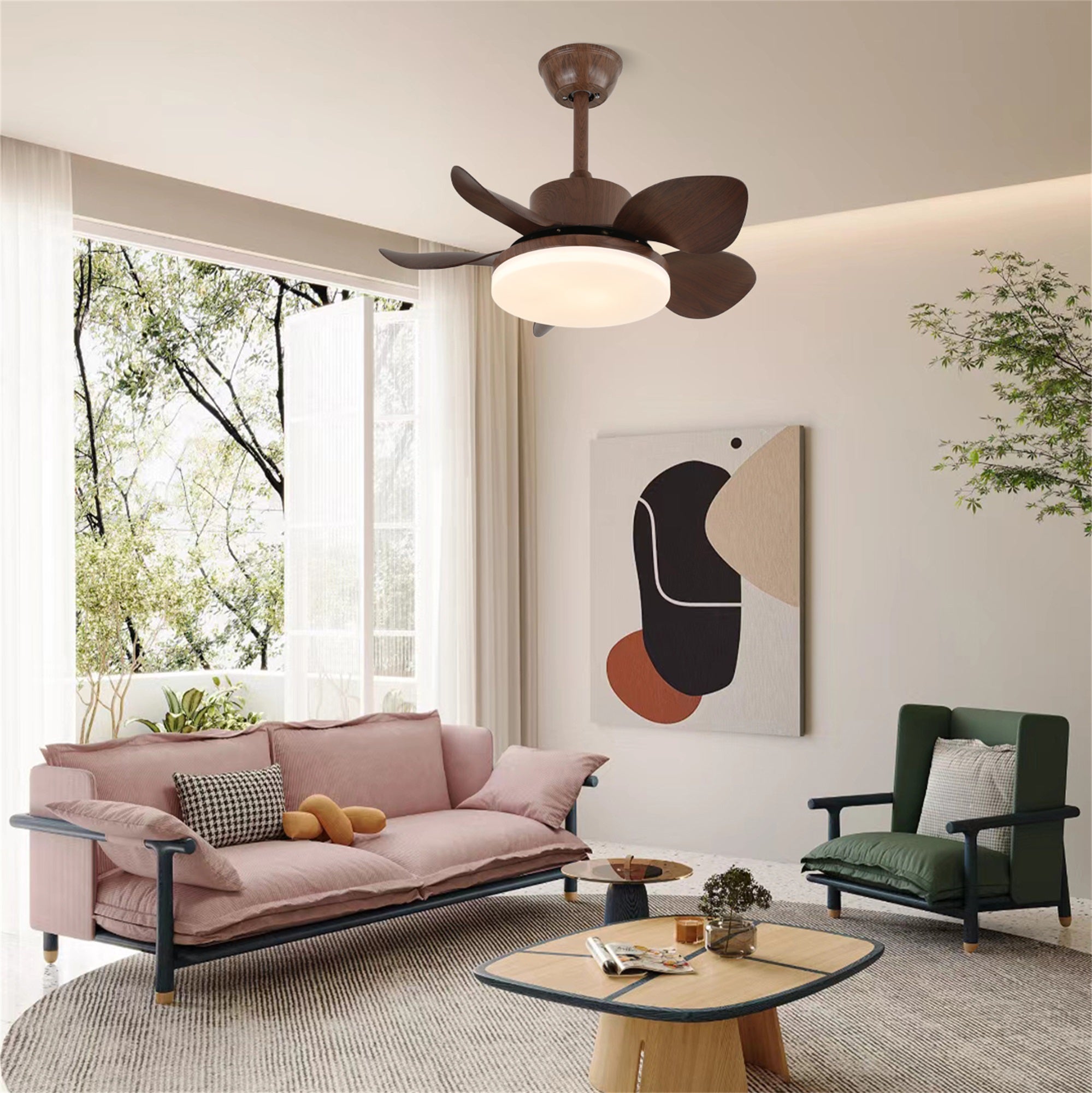 Primo piano delle pale in ABS con venature in legno di noce del ventilatore Alenya