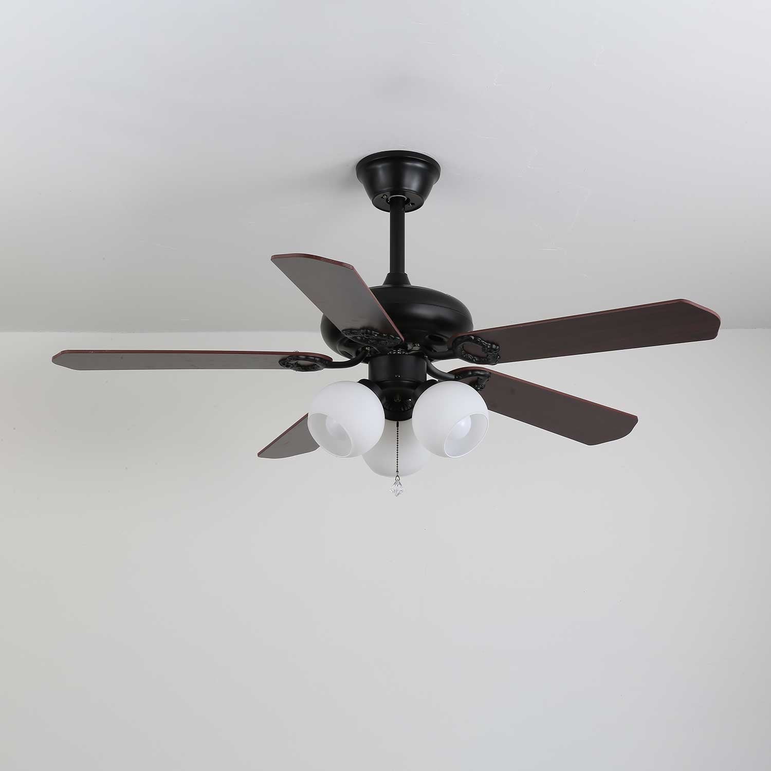 Ventilatore da soffitto Calviera vintage in legno e vetro con finitura in legno di noce