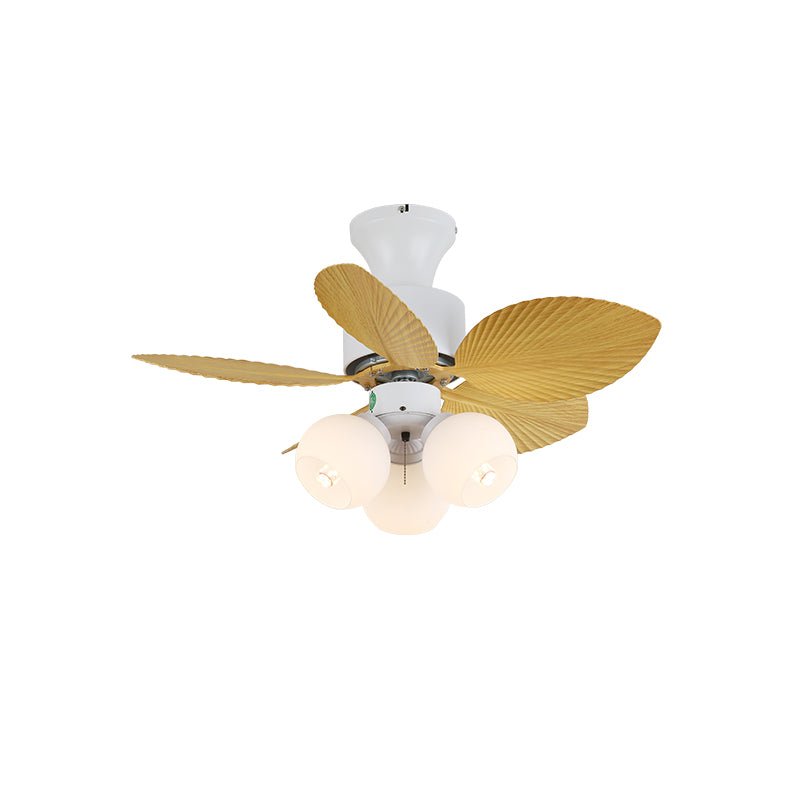 Ventilatore da soffitto Liora in vetro colorato, che dimostra la diffusione della luce