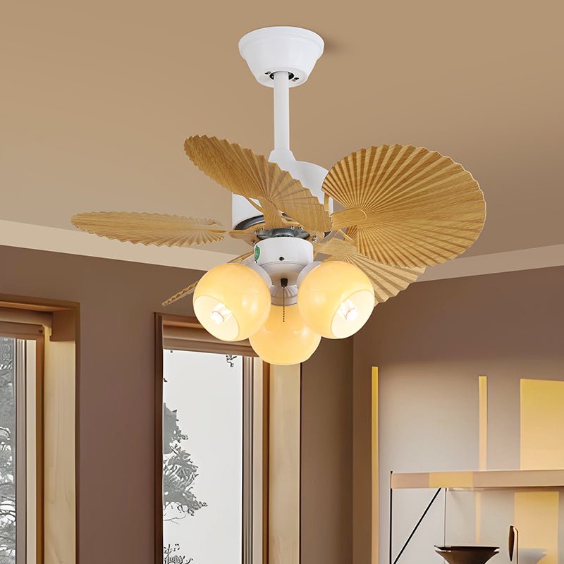 Ventilatore da soffitto Liora in vetro colorato, da un'altra angolazione