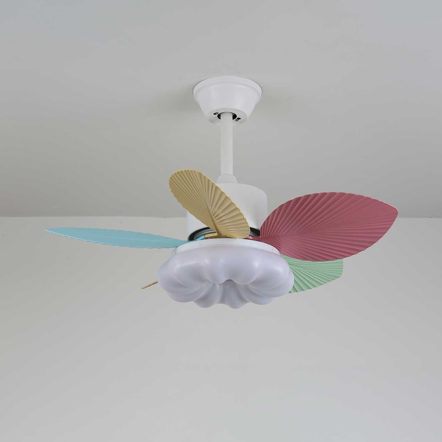 Ventilatore da soffitto Liora in vetro colorato, primo piano dell'attacco E26/E27