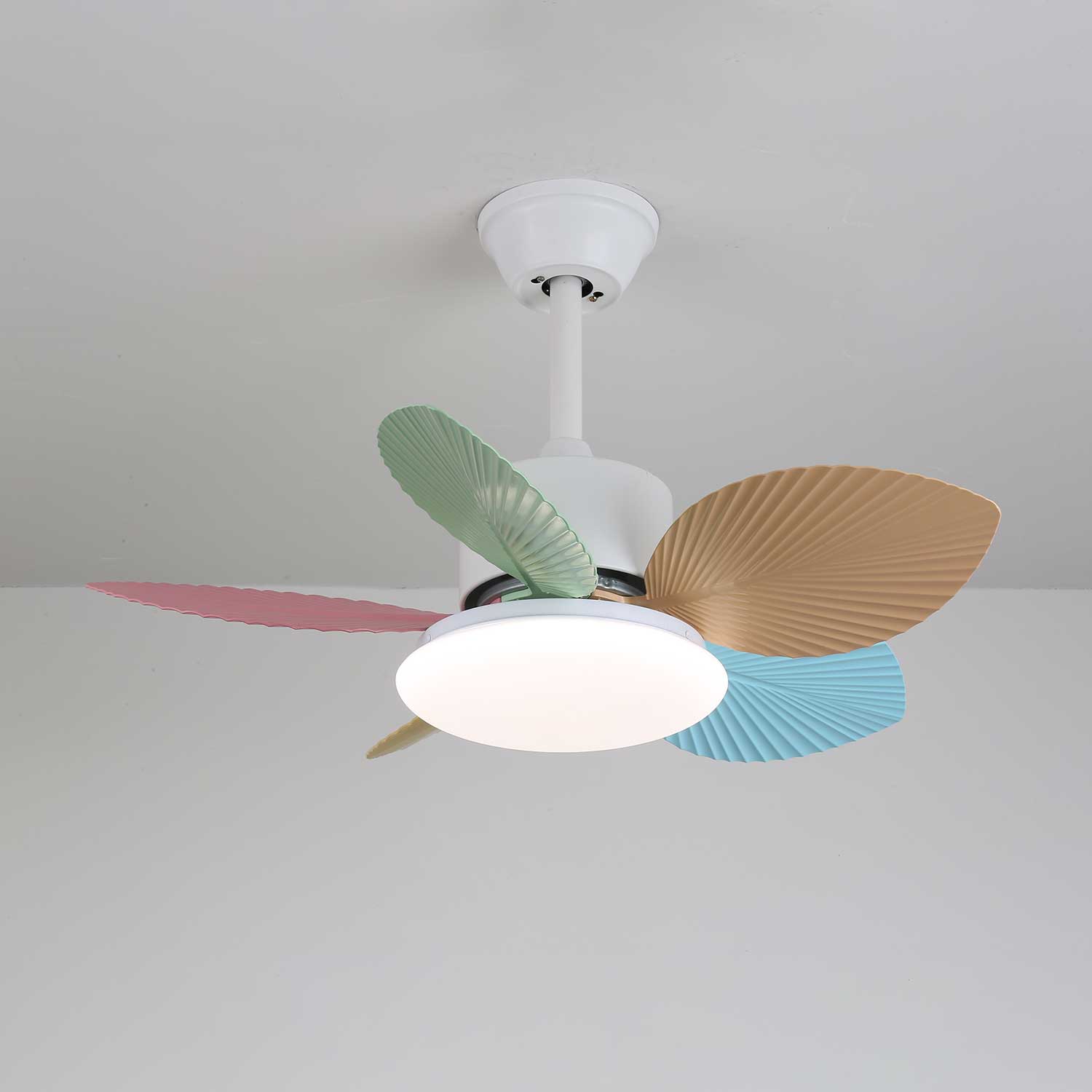 Ventilatore da soffitto Liora in vetro colorato, primo piano della potenza di 35W