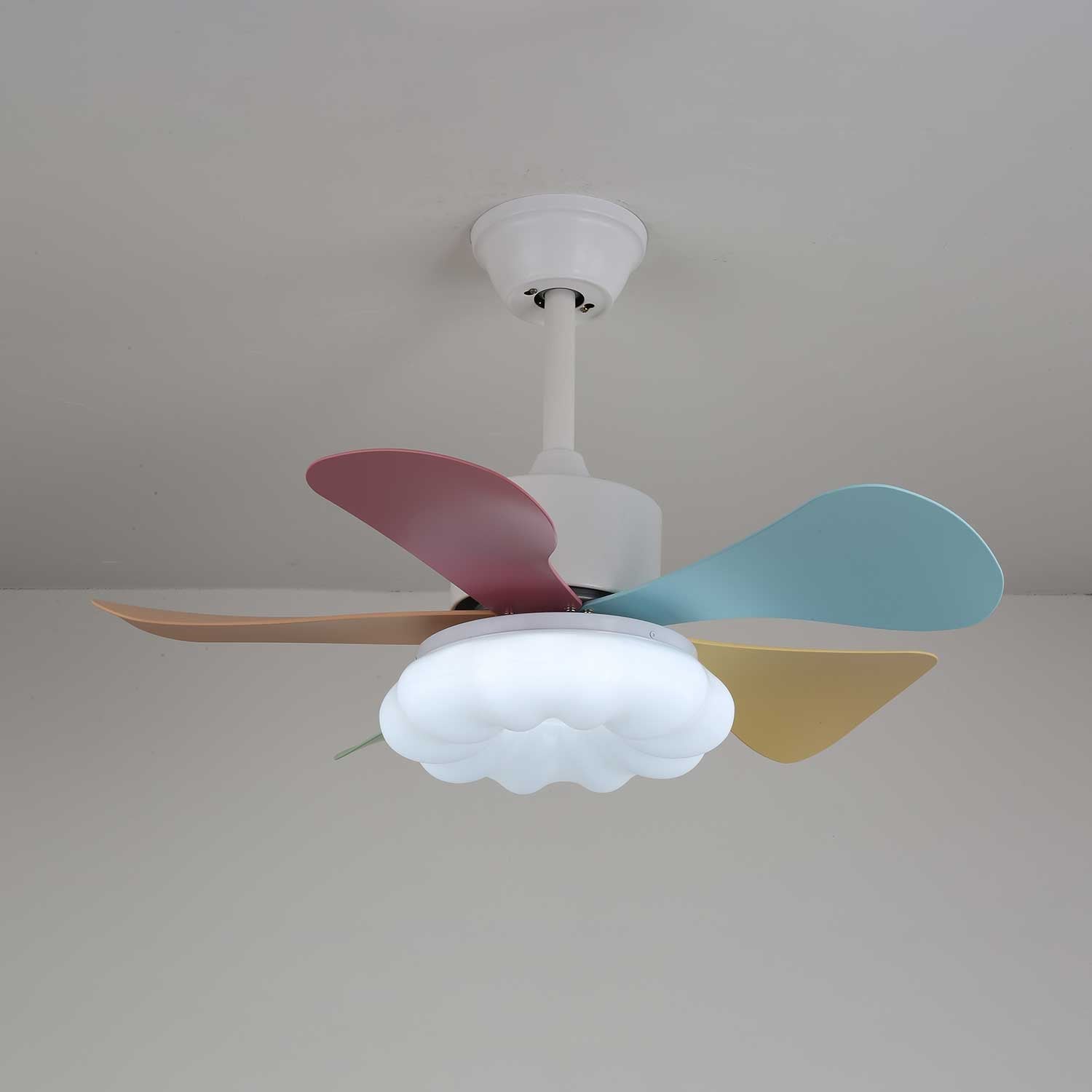 Ventilatore da soffitto Liora in vetro colorato, vista generale 4