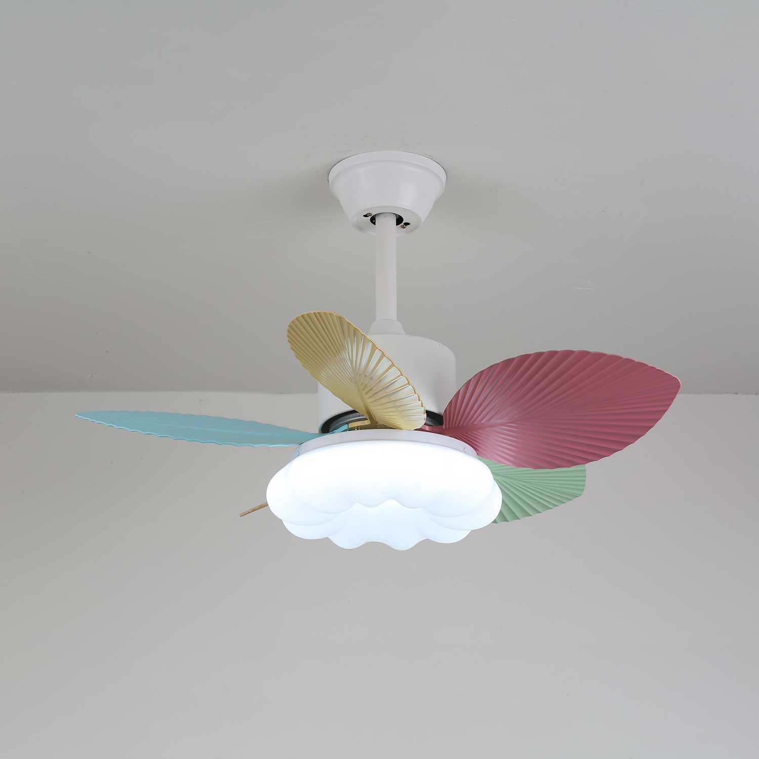Ventilatore da soffitto Liora in vetro colorato, con luce naturale