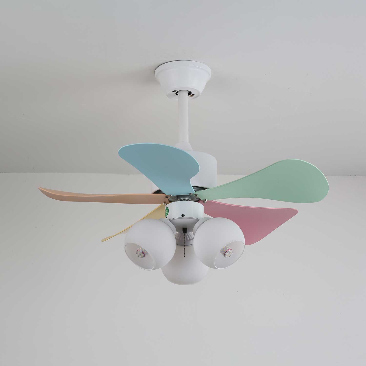 Ventilatore da soffitto Liora in vetro colorato, vista generale 9