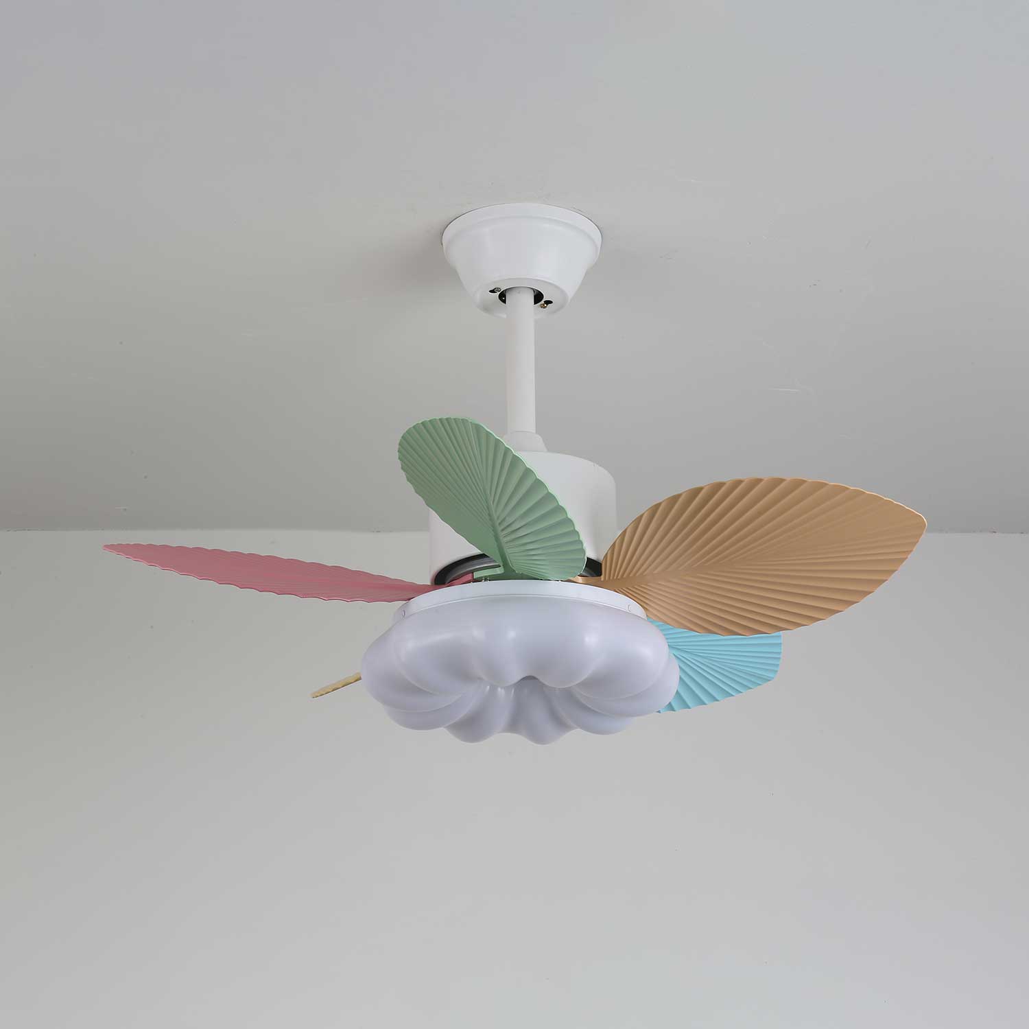 Ventilatore da soffitto Liora in vetro colorato, dettaglio del voltaggio
