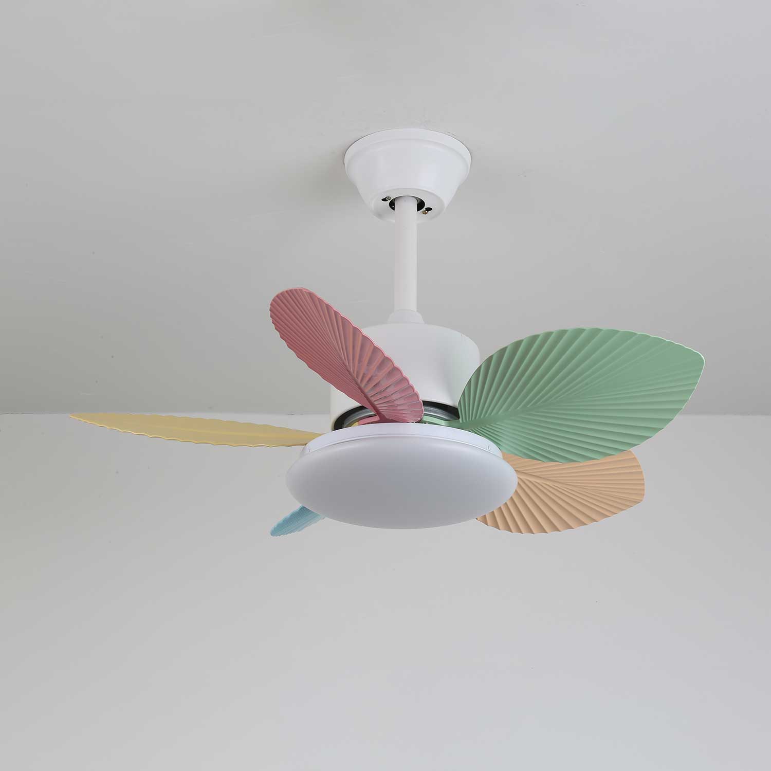 Ventilatore da soffitto Liora in vetro colorato, un'altra vista dettagliata