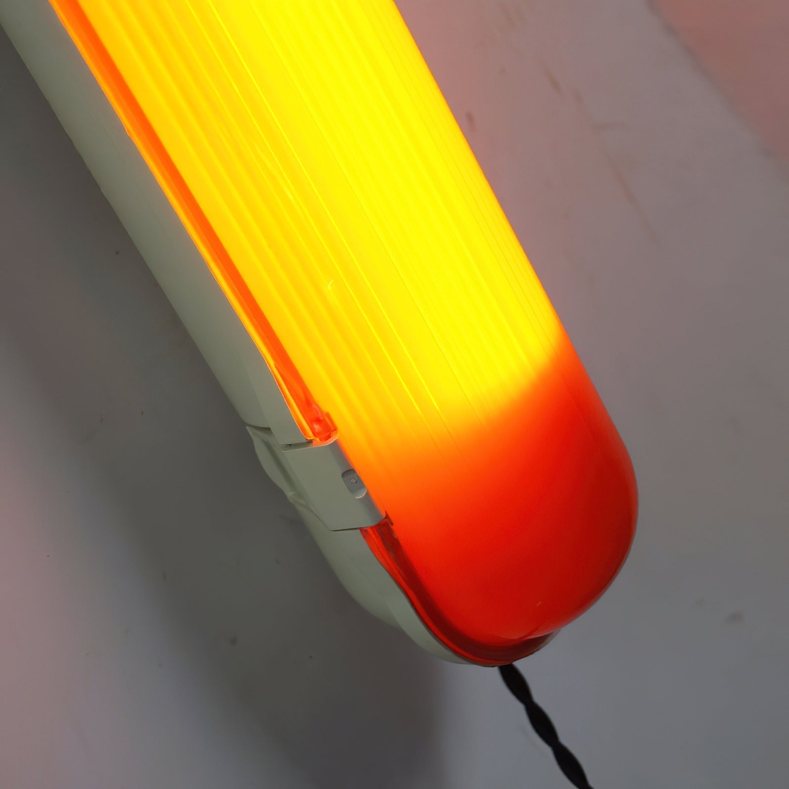 Wavel Joy Modern Minimalist Red Plastic Wall Lamp - Lamp Copper