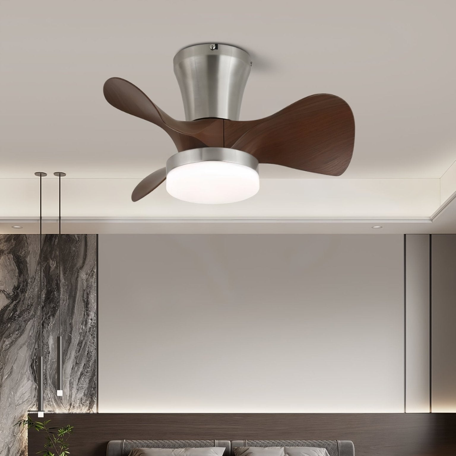Ventilatore da soffitto moderno Nera in legno con luce, installato in un soggiorno