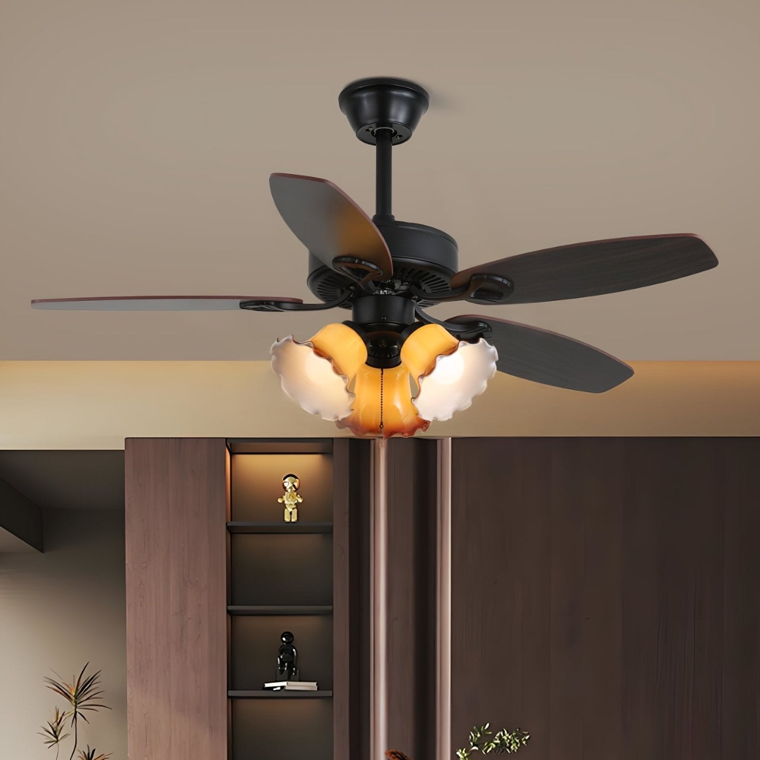 Vista dall'alto del ventilatore da soffitto Calviera vintage in legno e vetro