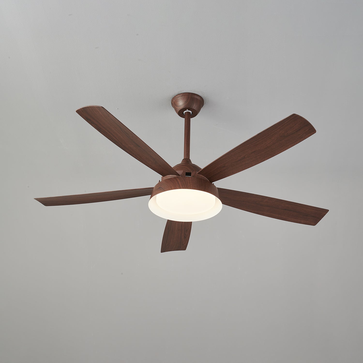 Ventilatore da soffitto Orvino con luce effetto legno, un'altra angolazione