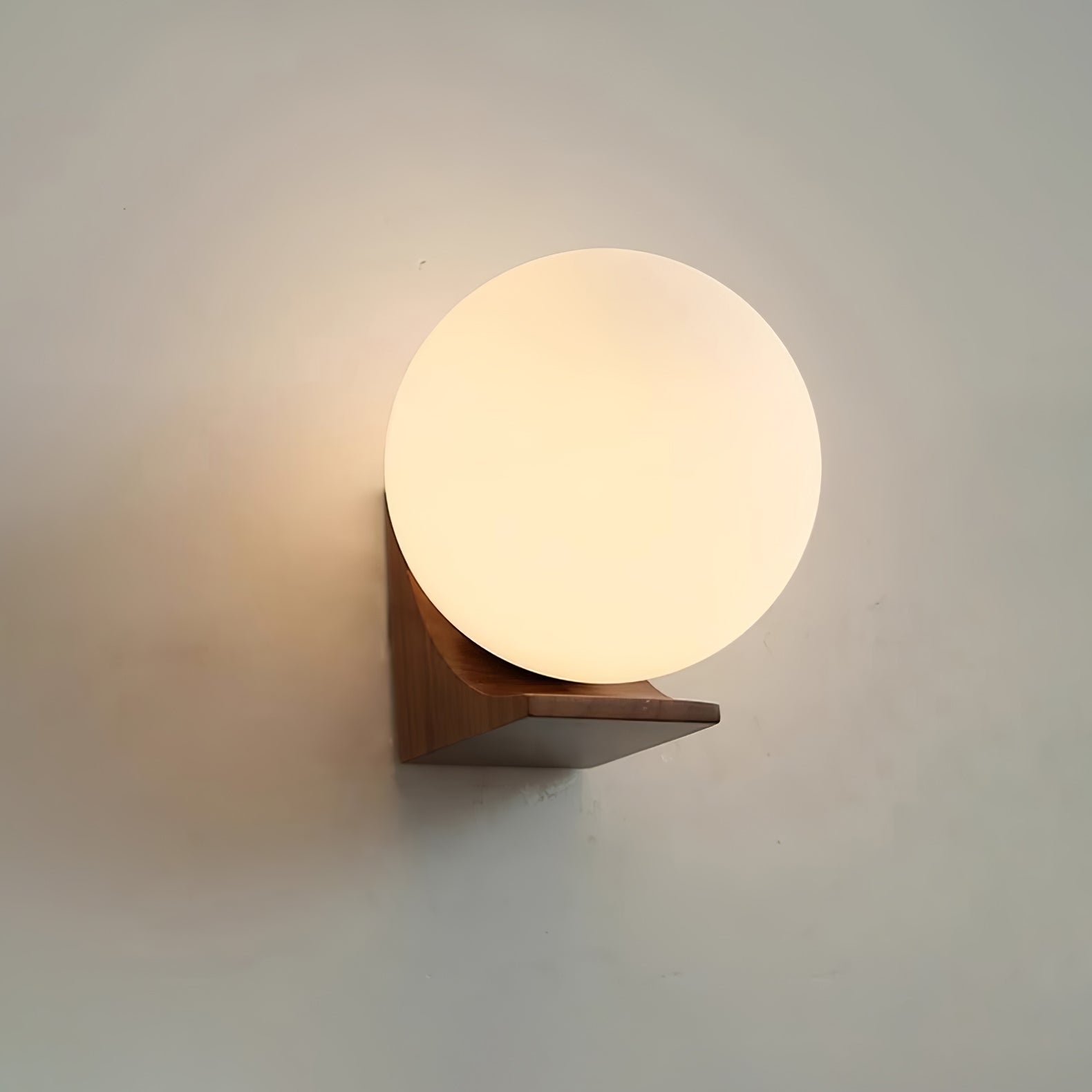 Evelyn Orb Wall Lamp - Blowlighting