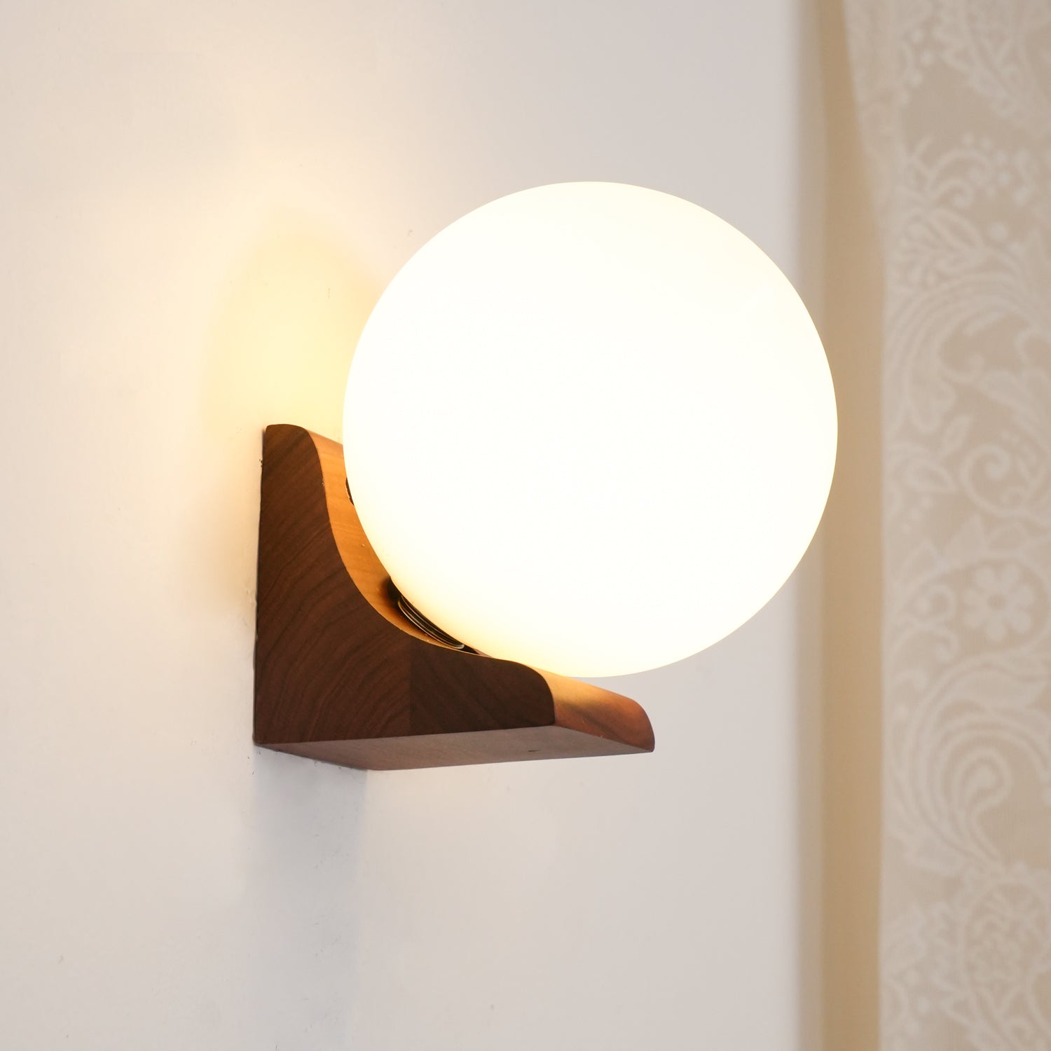 Evelyn Orb Wall Lamp - Blowlighting