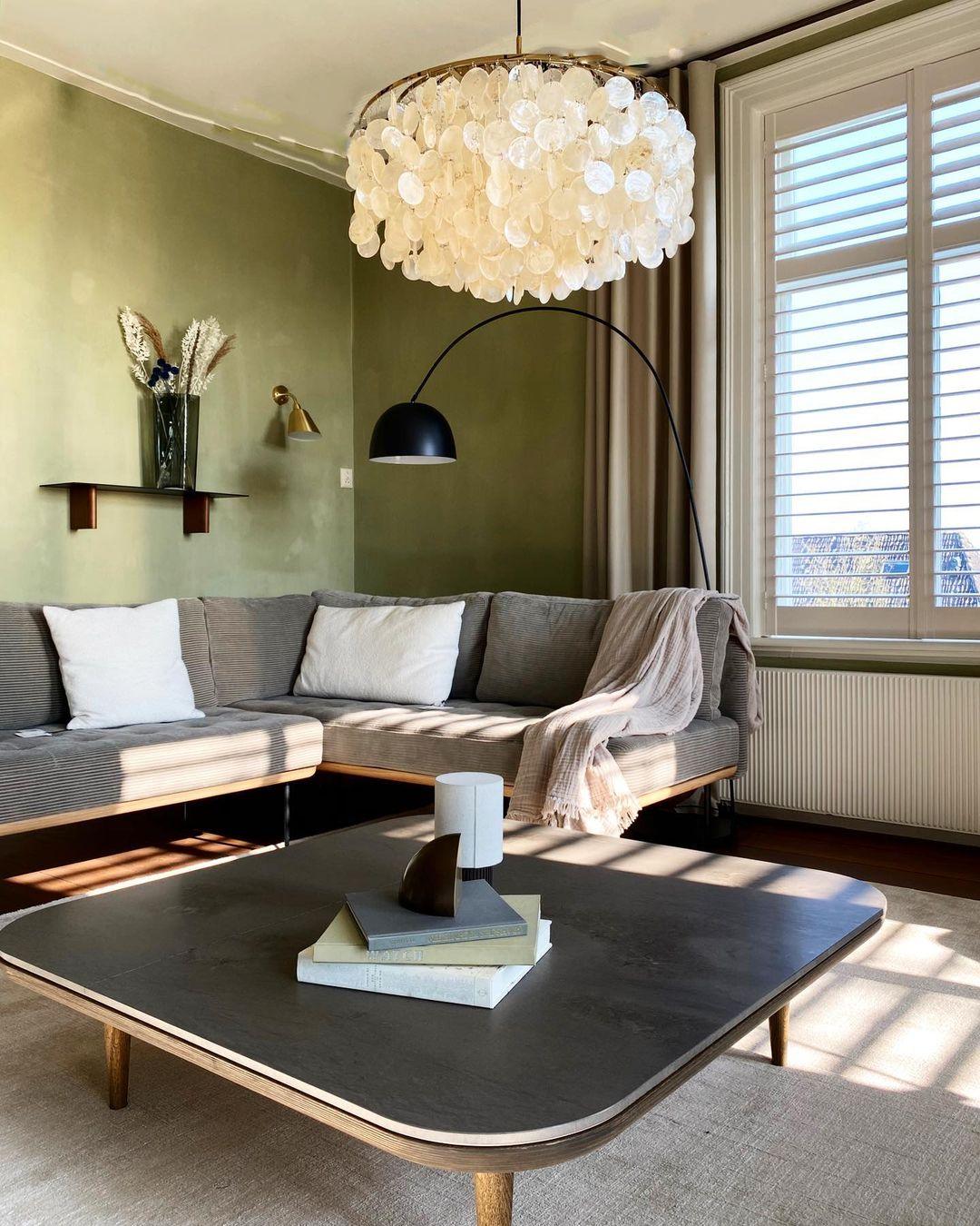 Round Shell Chandelier - Blowlighting