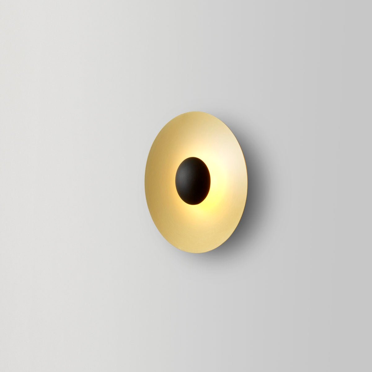 Ginger Modern Minimalist Round Metal Wall Lamp - Blowlighting