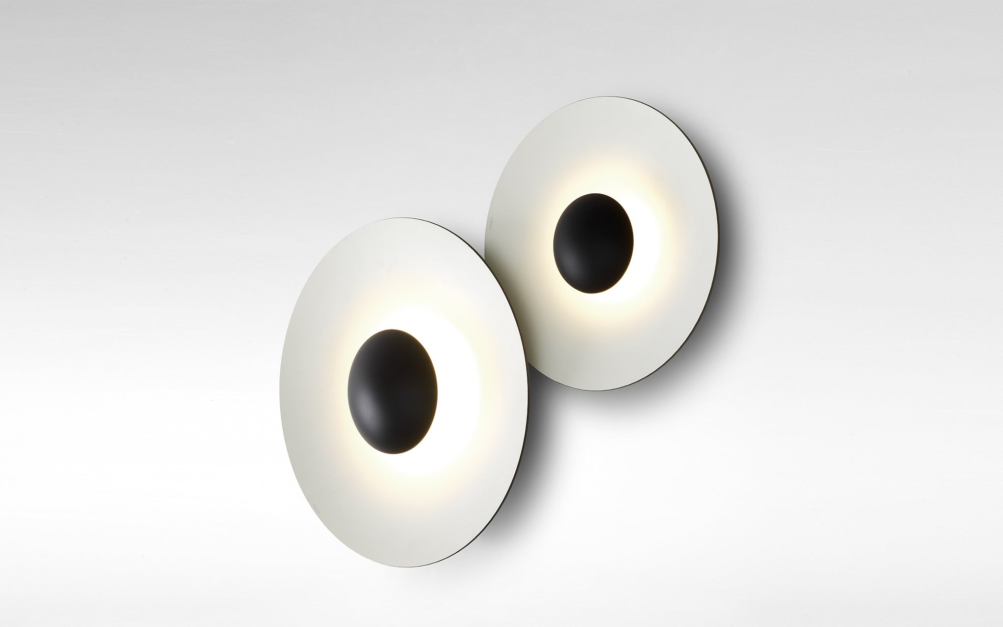 Ginger Modern Minimalist Round Metal Wall Lamp - Blowlighting