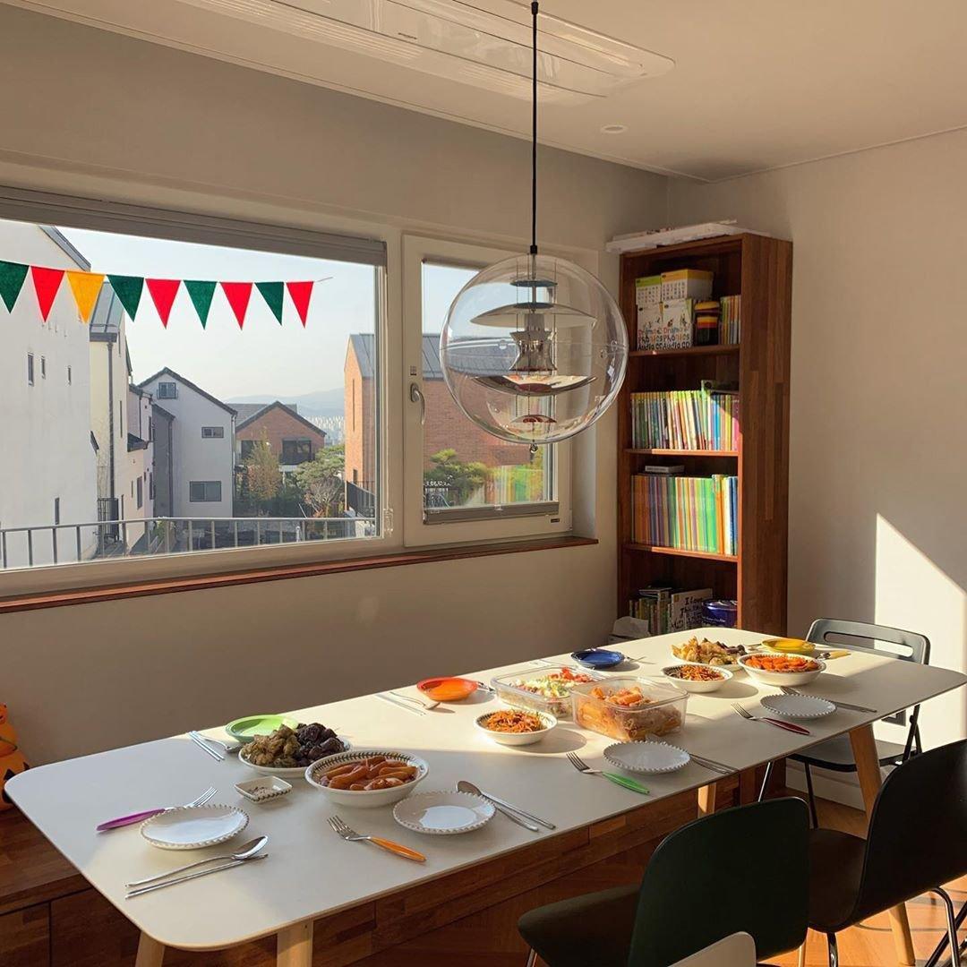 Orlaeen Individual Creativity Globe Metal Acrylic Pendant Lamp - Lamp Copper