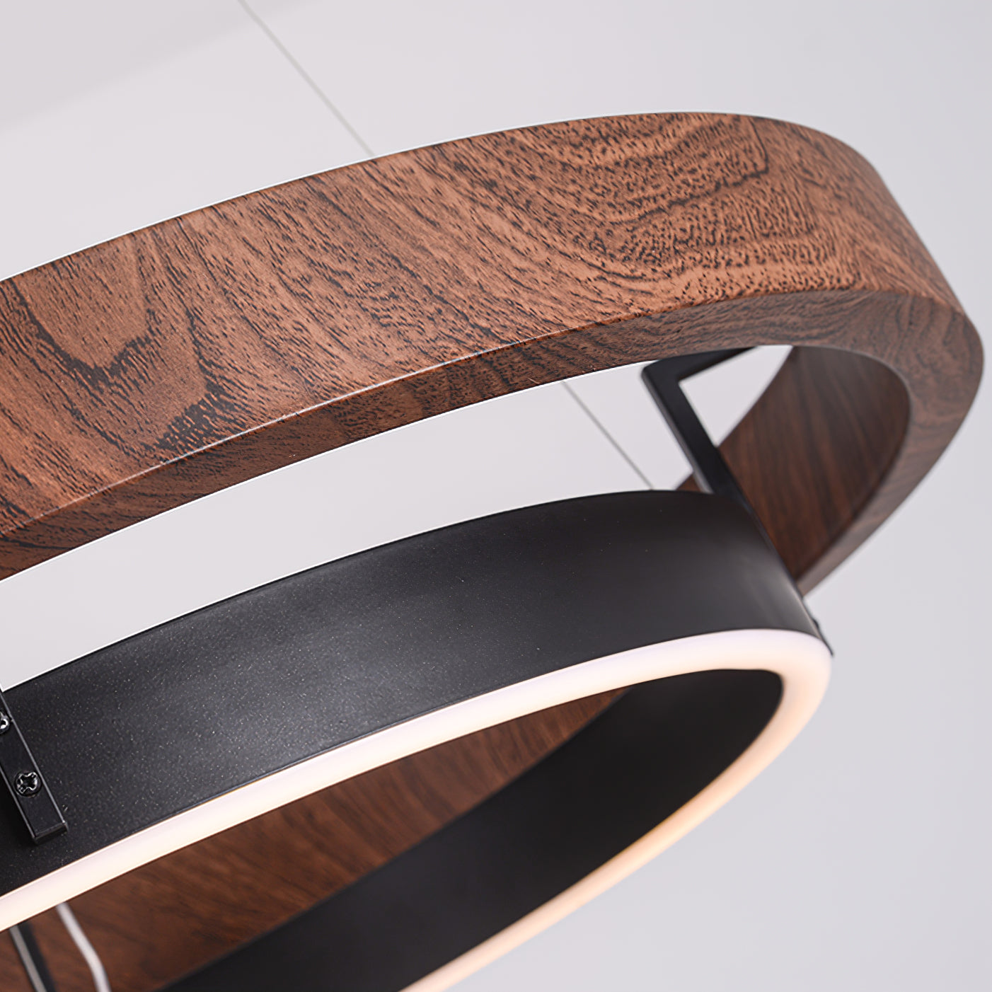 Muto Lampadario ad Anello in Legno