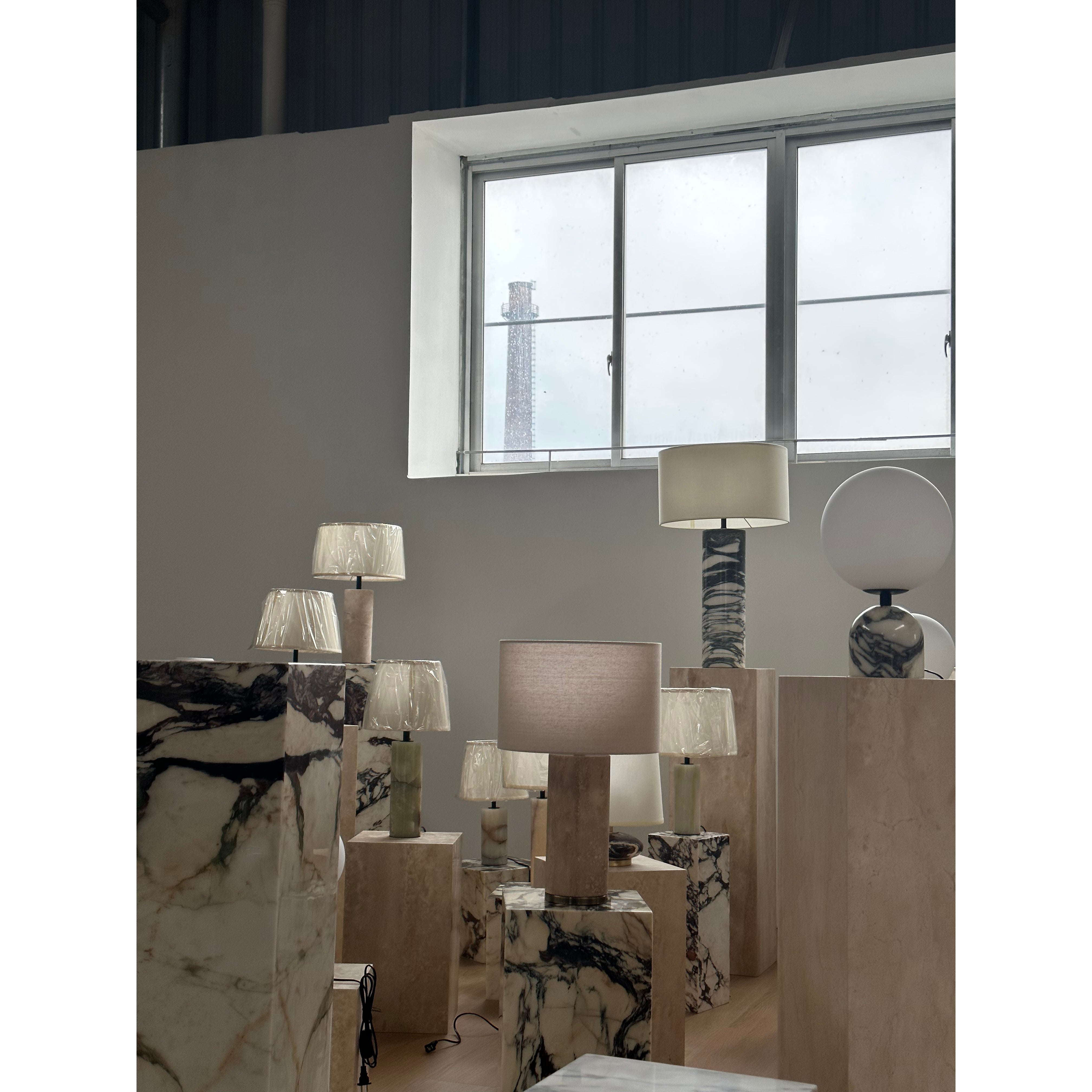 Gravity Table Lamp - Lamp Copper