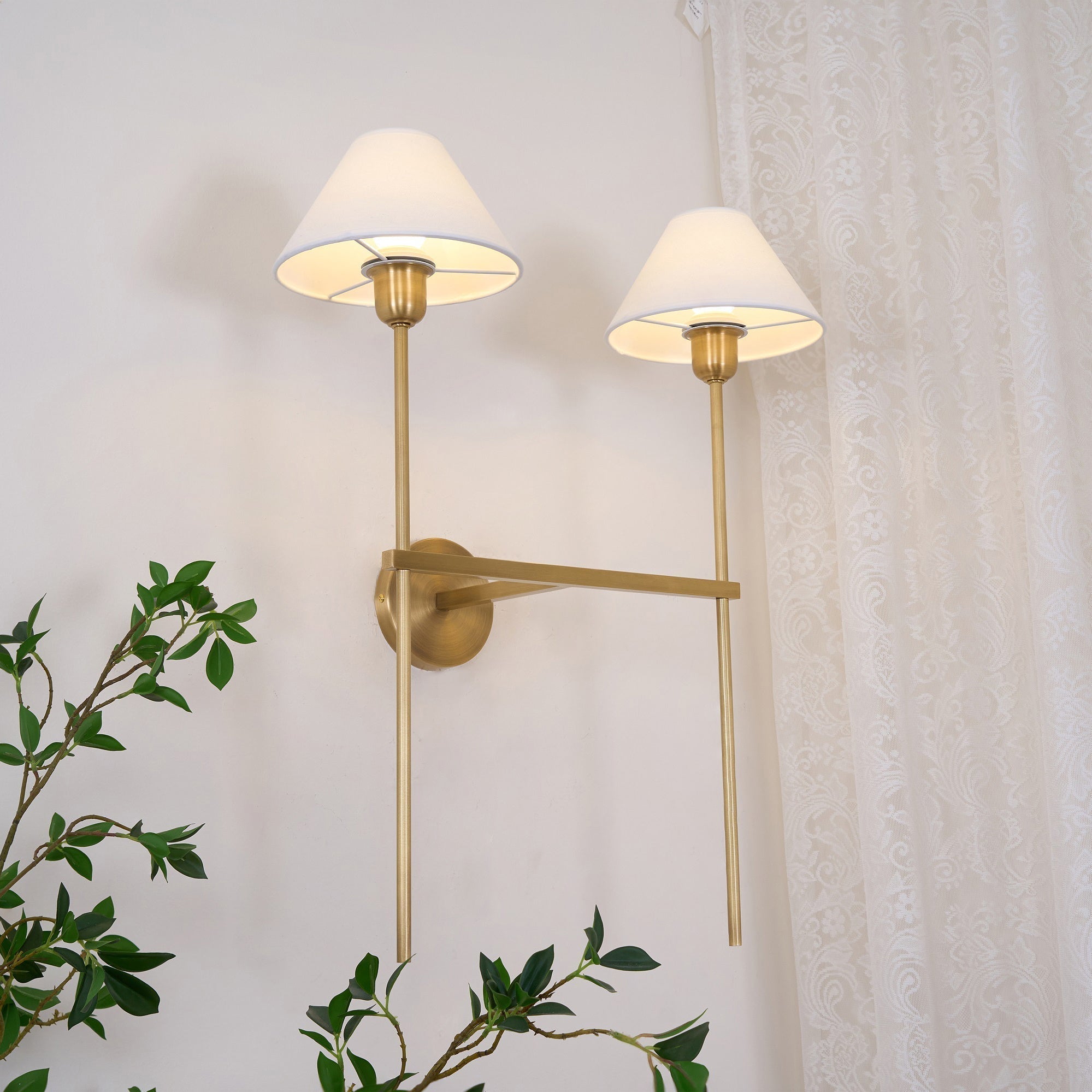 Silva Applique da Parete con Paralume a Cono Bianco in Tessuto
