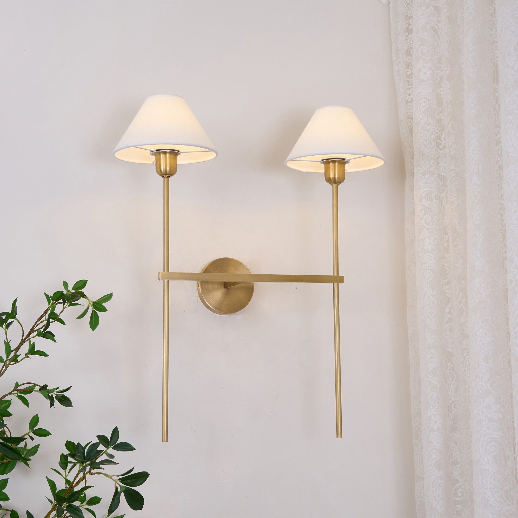 Silva Applique da Parete con Paralume a Cono Bianco in Tessuto