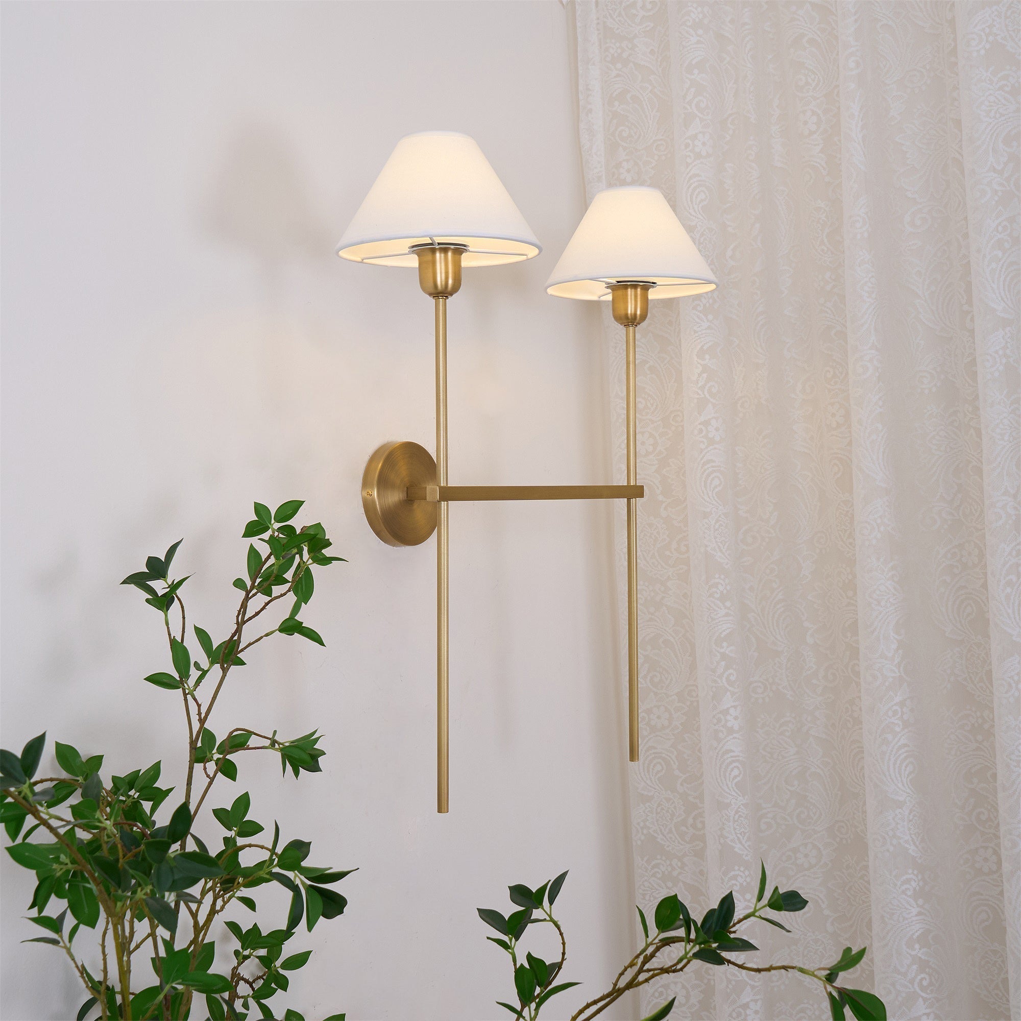 Silva Applique da Parete con Paralume a Cono Bianco in Tessuto