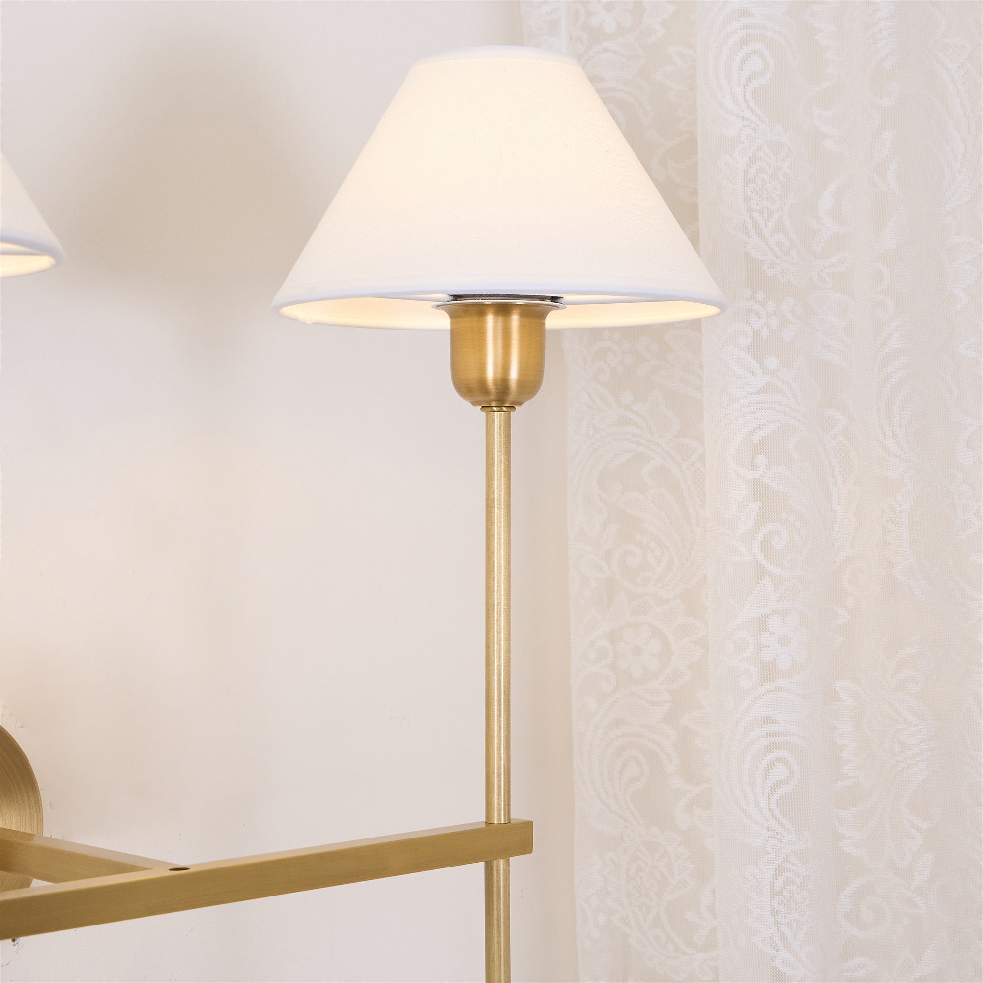 Silva Applique da Parete con Paralume a Cono Bianco in Tessuto