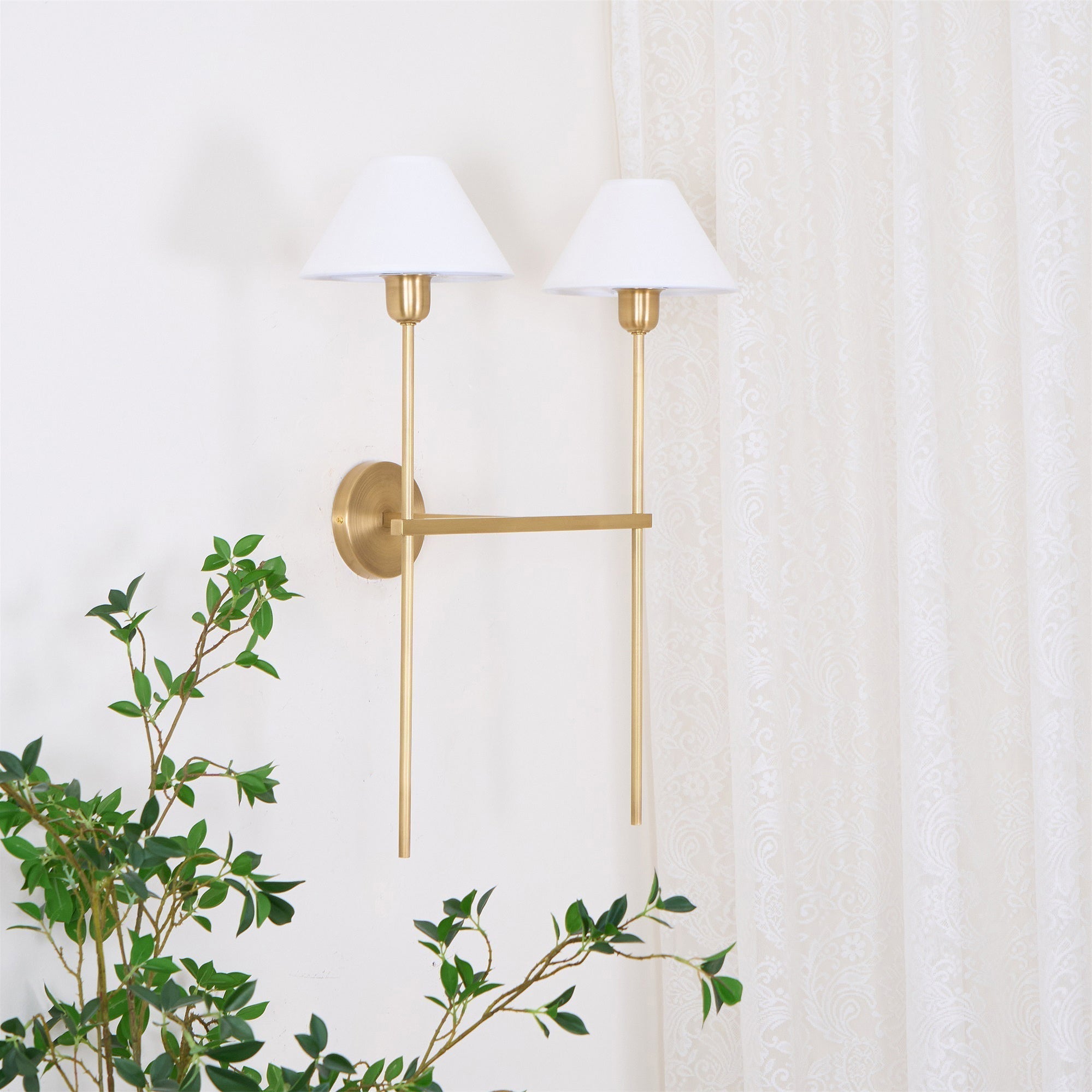 Silva Applique da Parete con Paralume a Cono Bianco in Tessuto