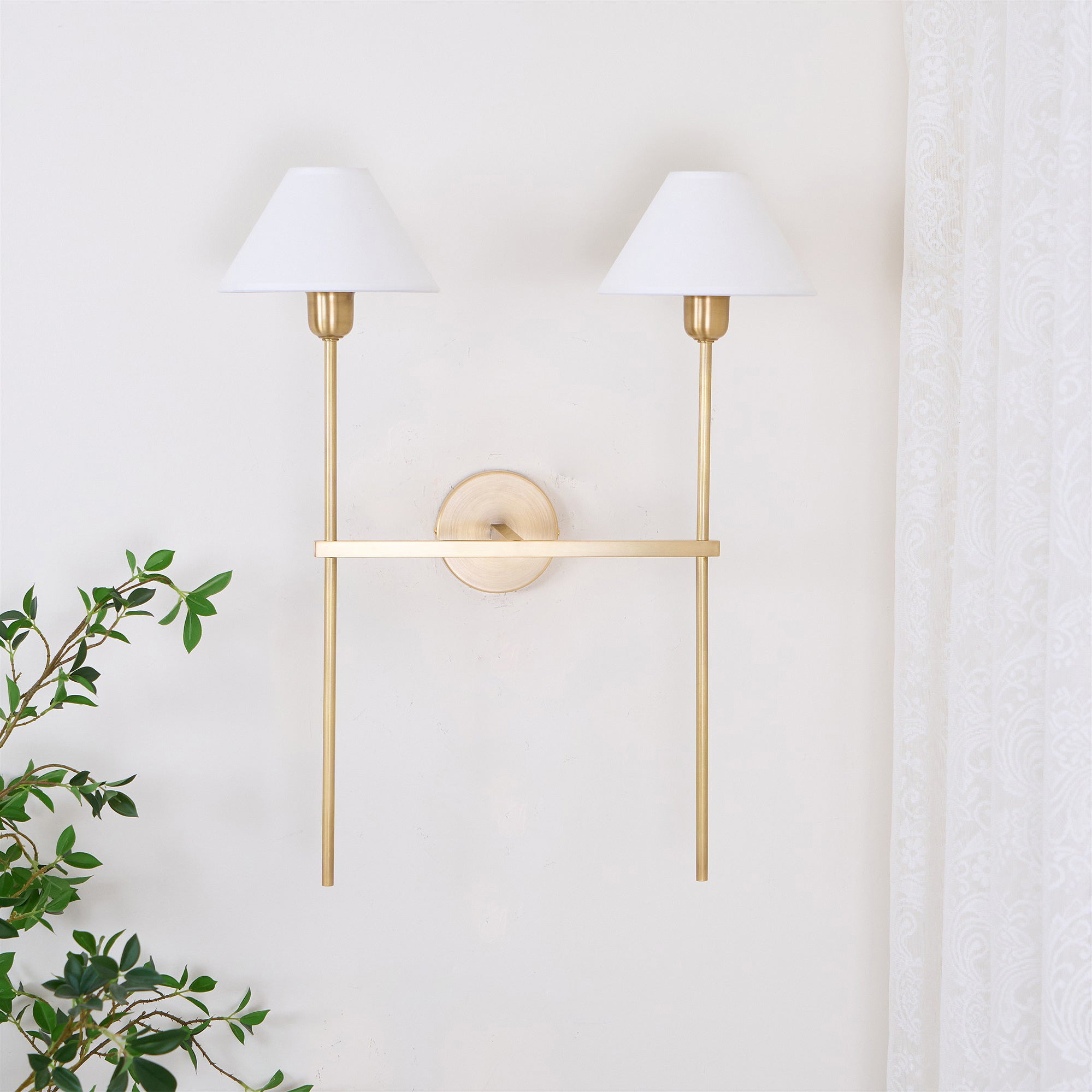 Silva Applique da Parete con Paralume a Cono Bianco in Tessuto