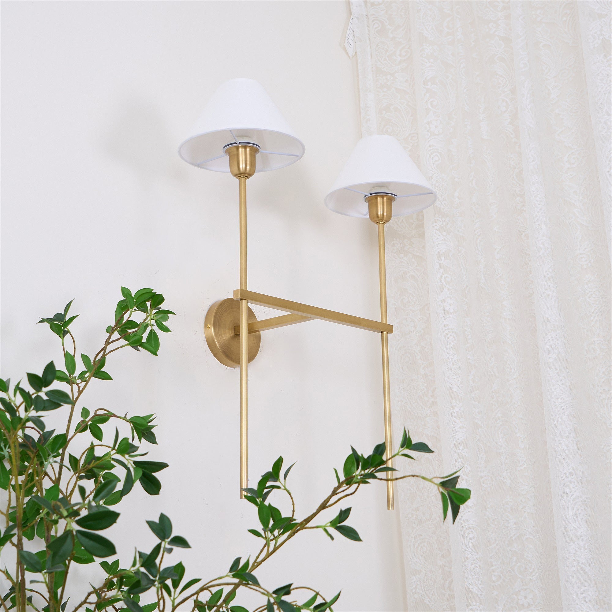 Silva Applique da Parete con Paralume a Cono Bianco in Tessuto