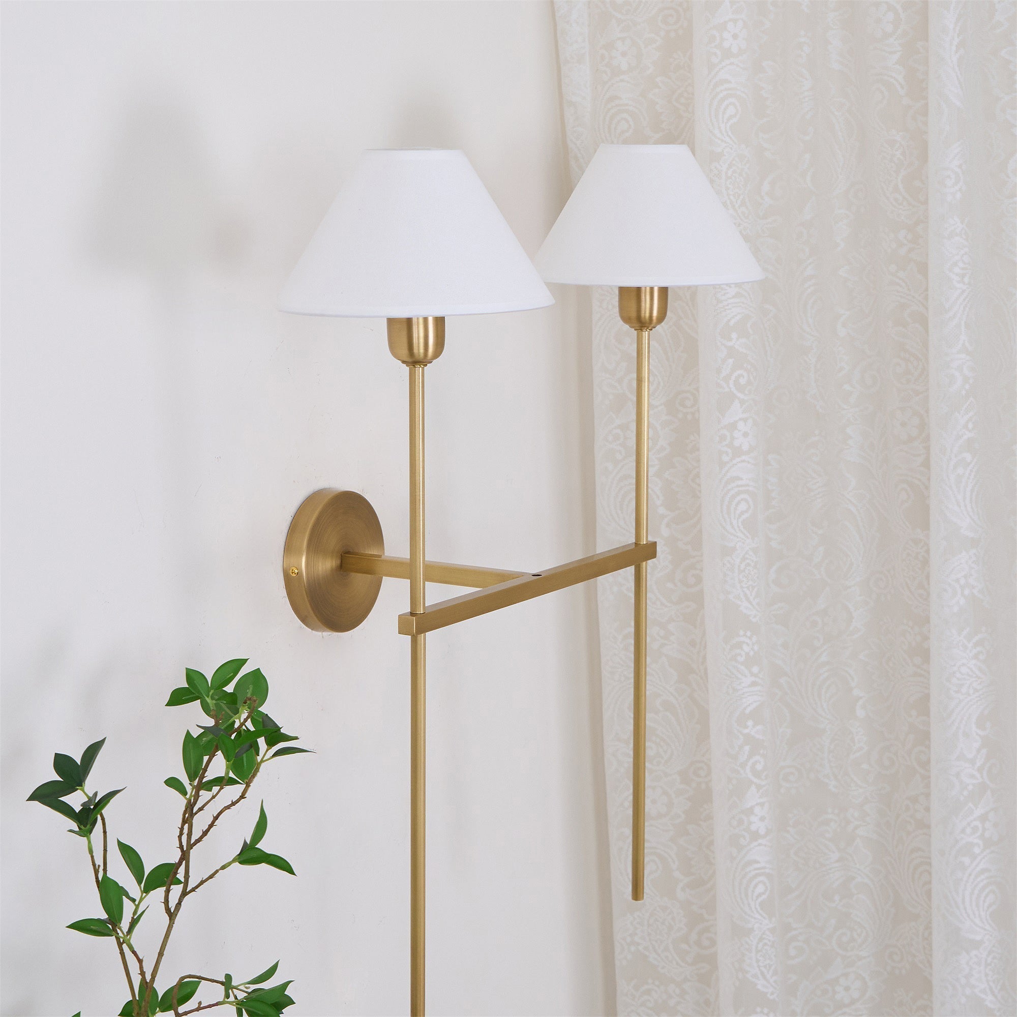 Silva Applique da Parete con Paralume a Cono Bianco in Tessuto