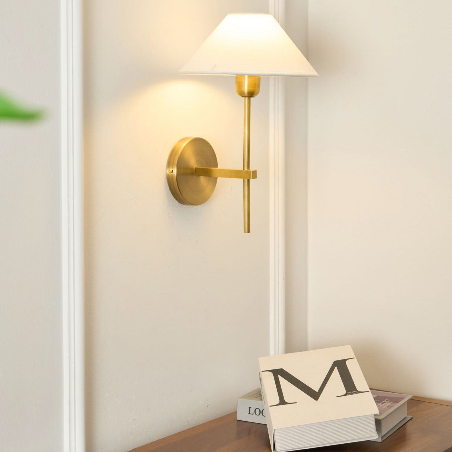 Silva Applique da Parete con Paralume a Cono Bianco in Tessuto