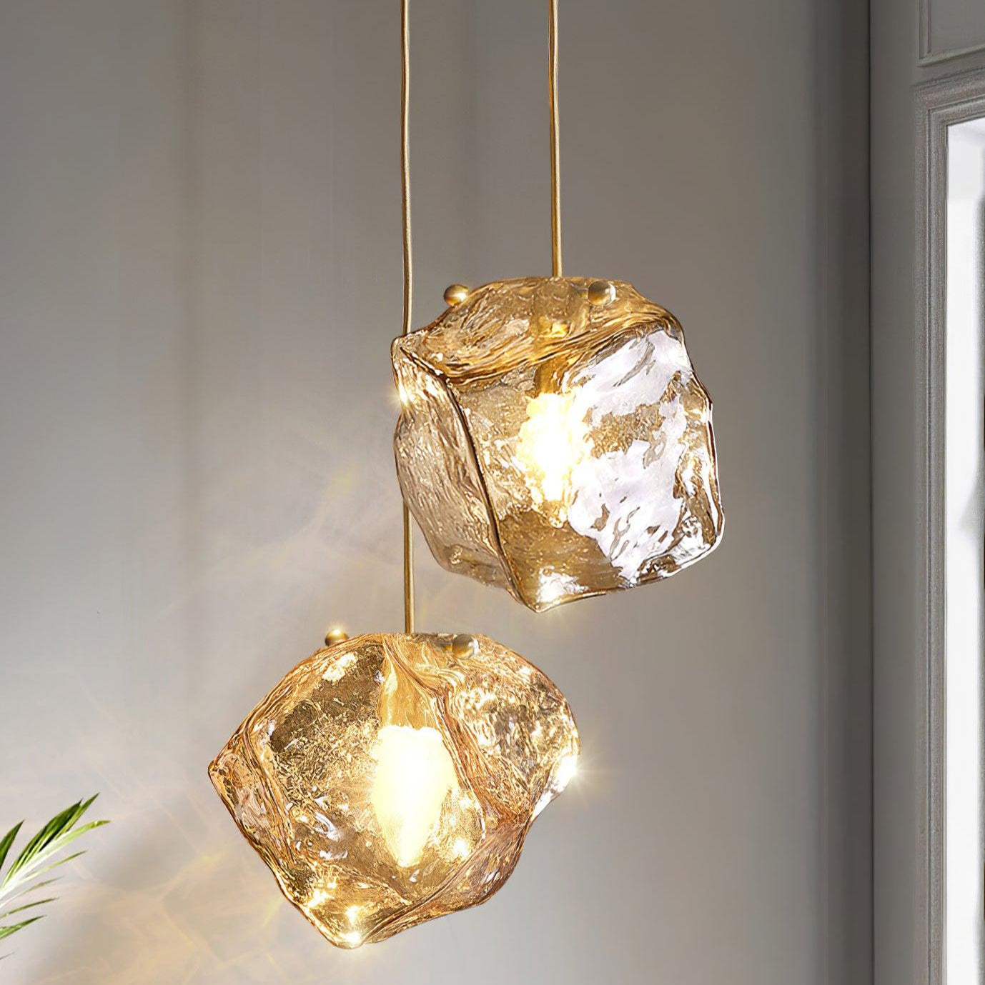 Aria Lampada a Sospensione in Vetro Ghiacciato con Finitura in Ottone