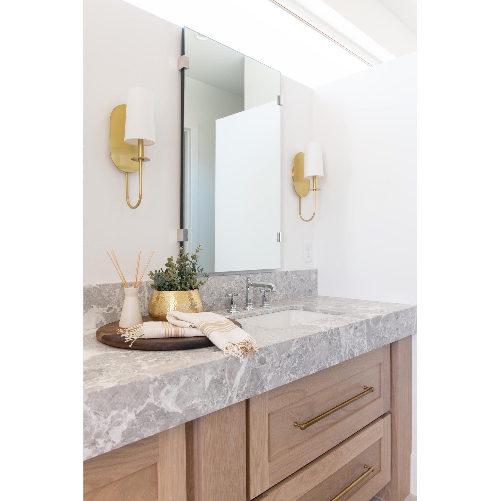 Voloraris Premium Elegance Brass Fabric Wall Lamp - Lamp Copper