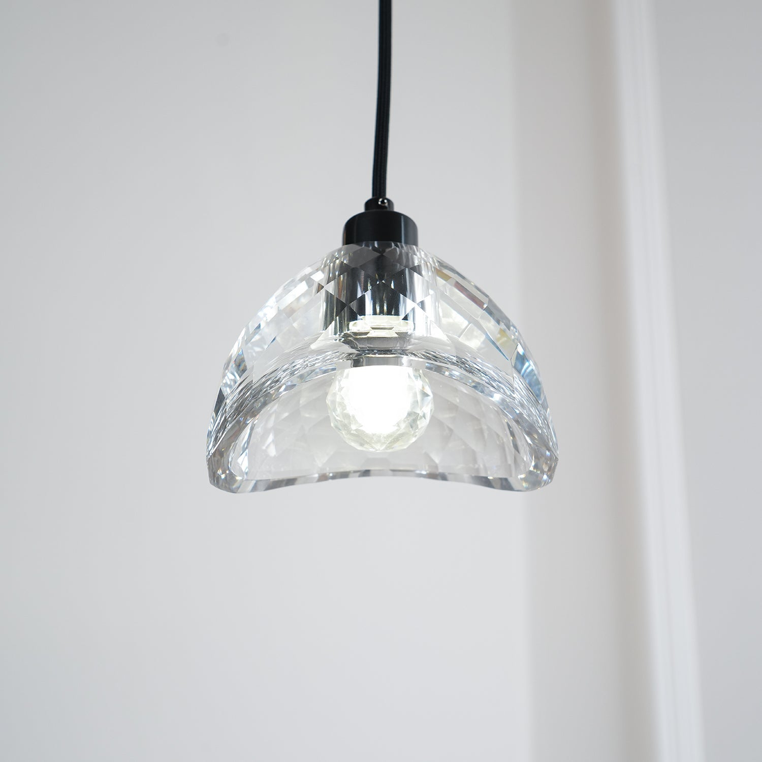 Latham Glass Pendant Lamp - Blowlighting