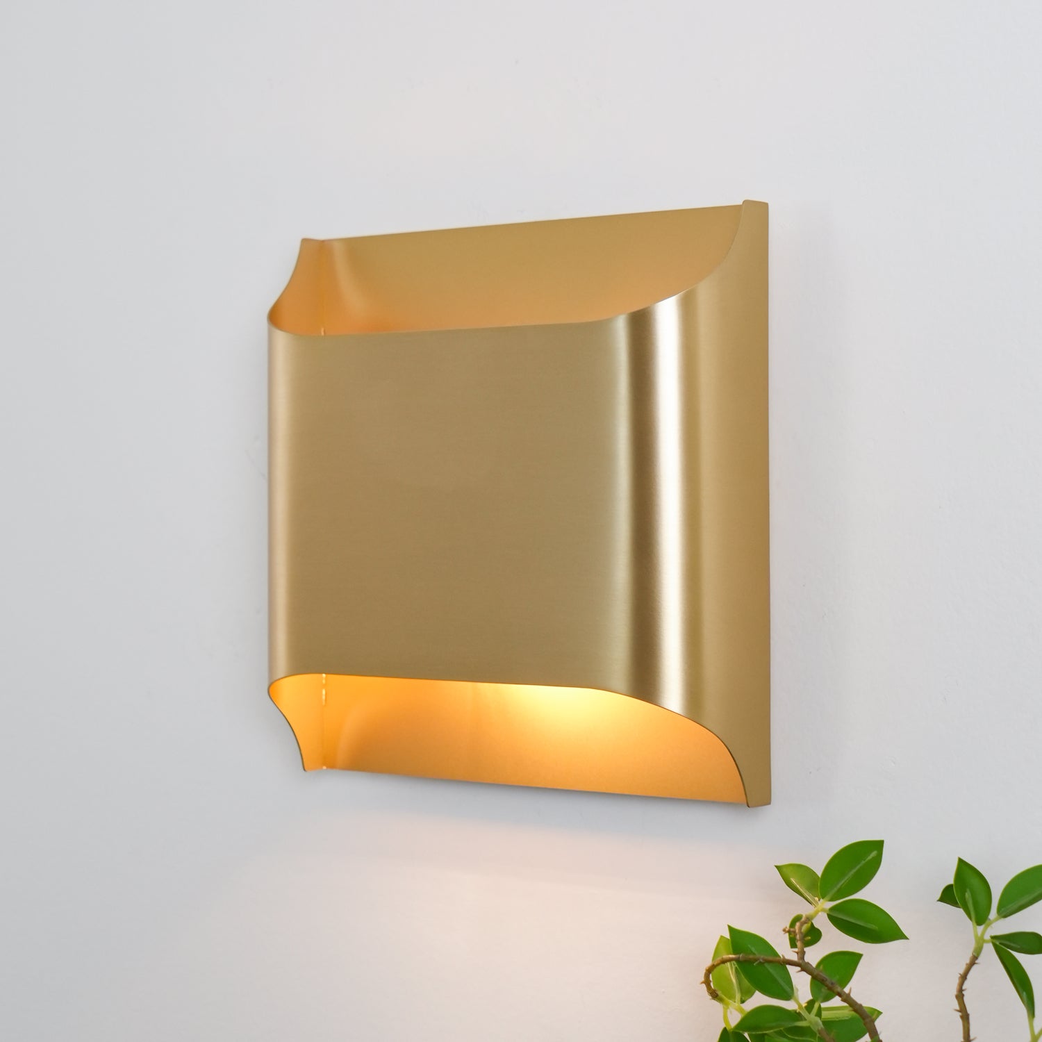 Leclerc Brass Wall Lamp - Blowlighting