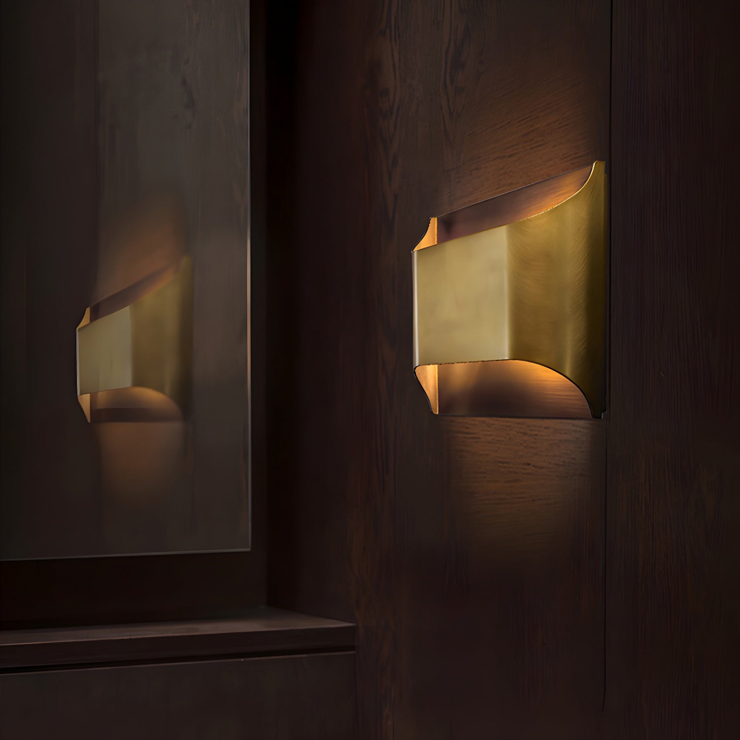 Leclerc Brass Wall Lamp - Blowlighting