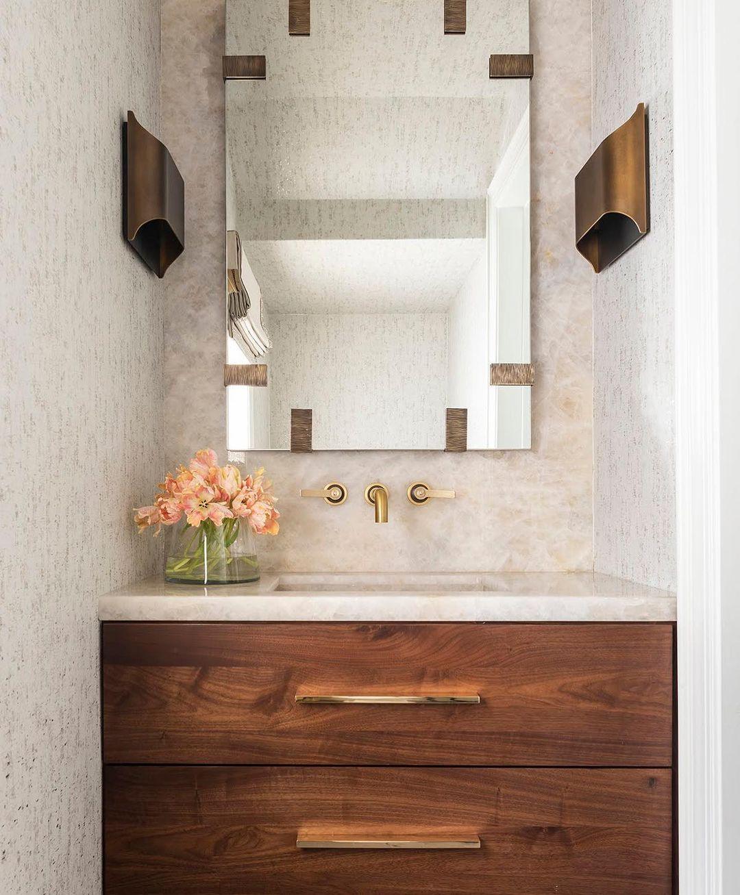 Leclerc Brass Wall Lamp - Blowlighting